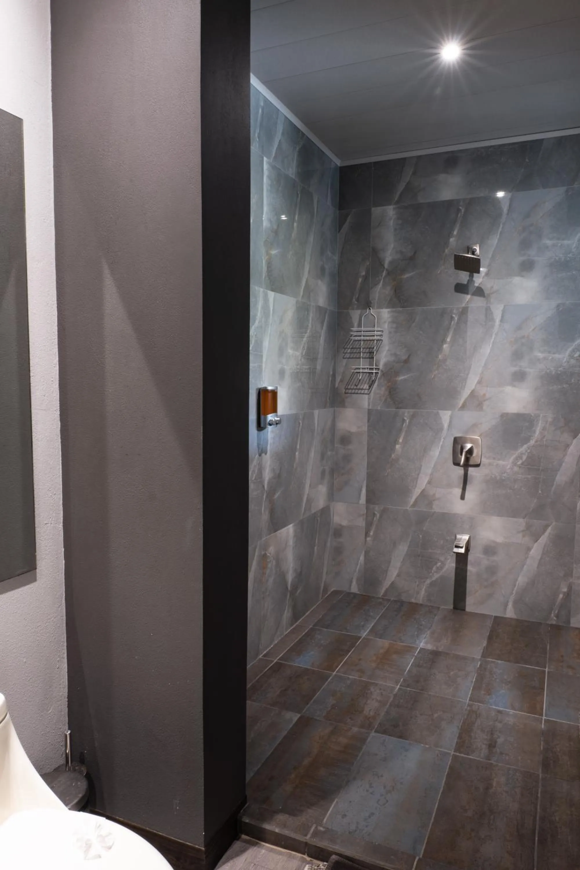 Shower in Hotel FAREMITI Uvita