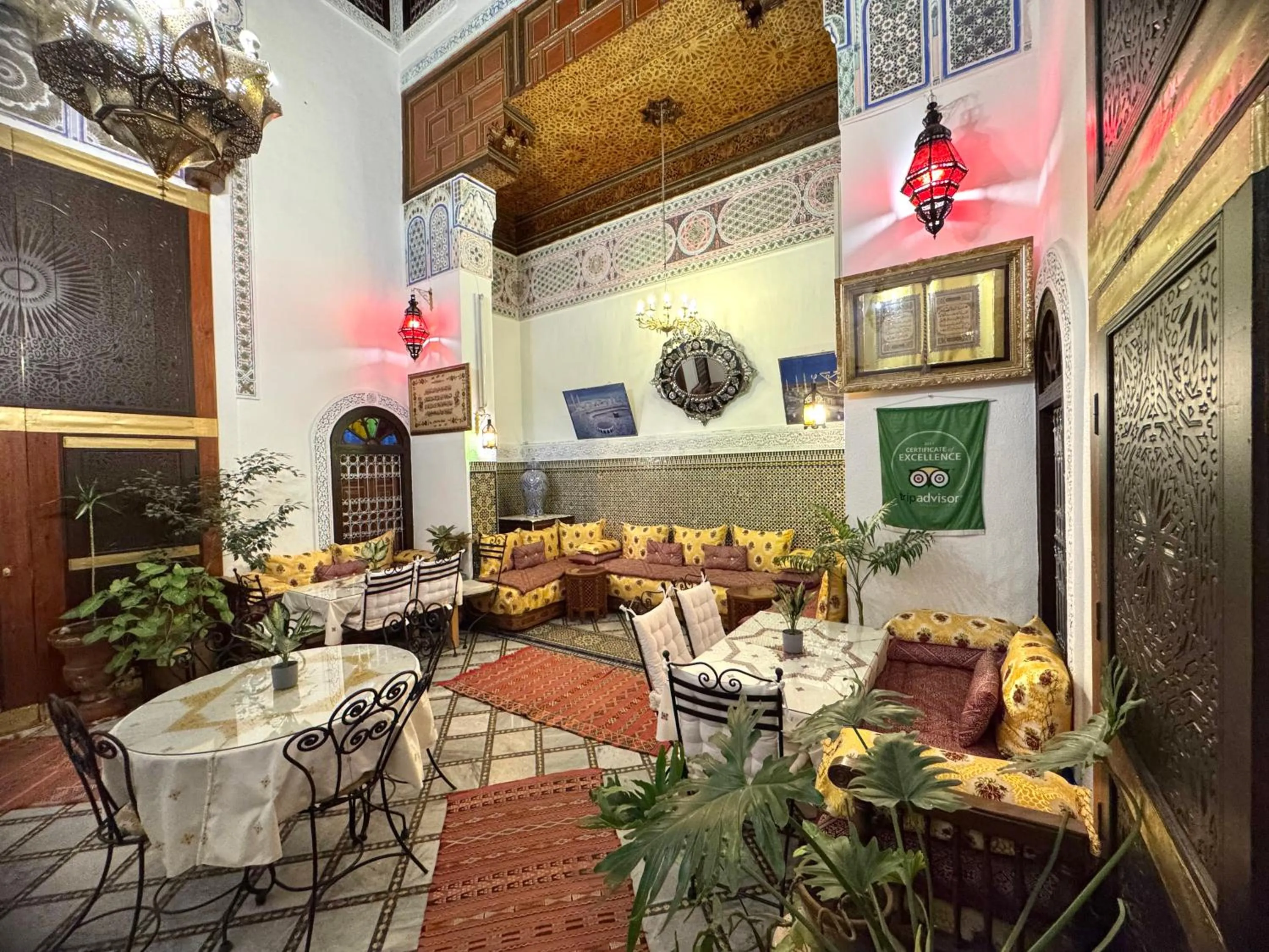 Restaurant/places to eat in Riad Meski