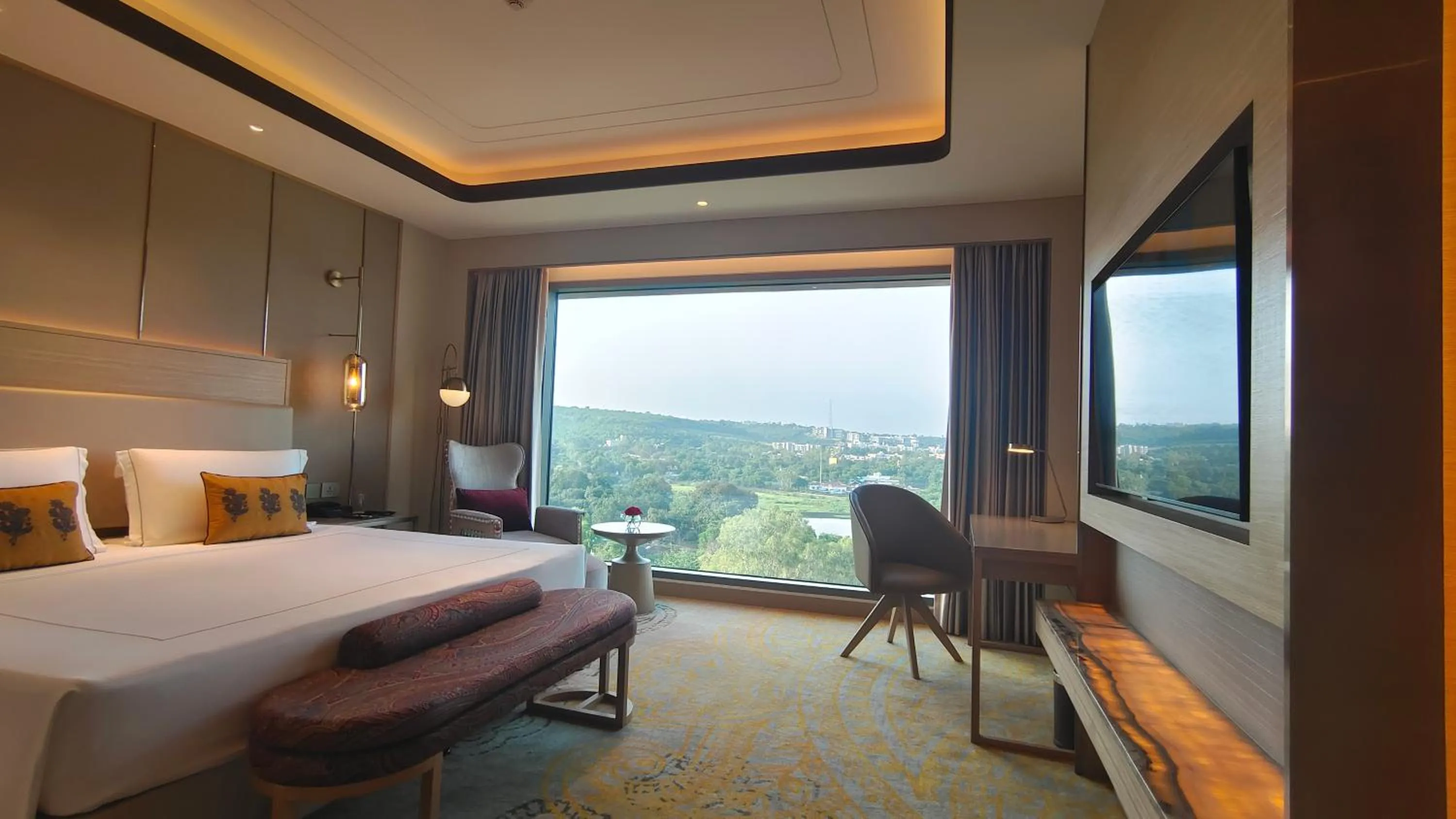 TV and multimedia, Bed in Taj Lakefront Bhopal