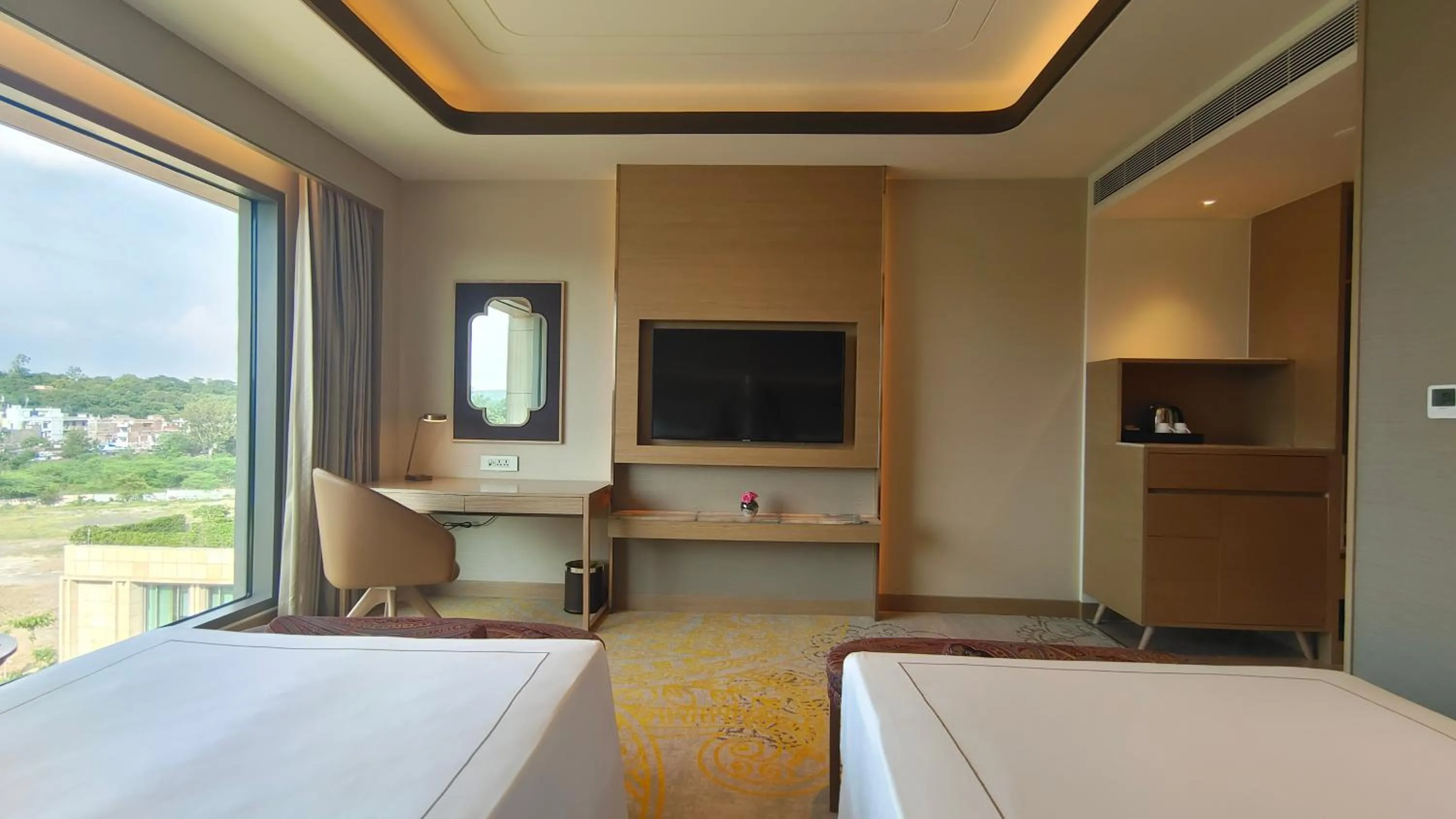 TV and multimedia, Bed in Taj Lakefront Bhopal