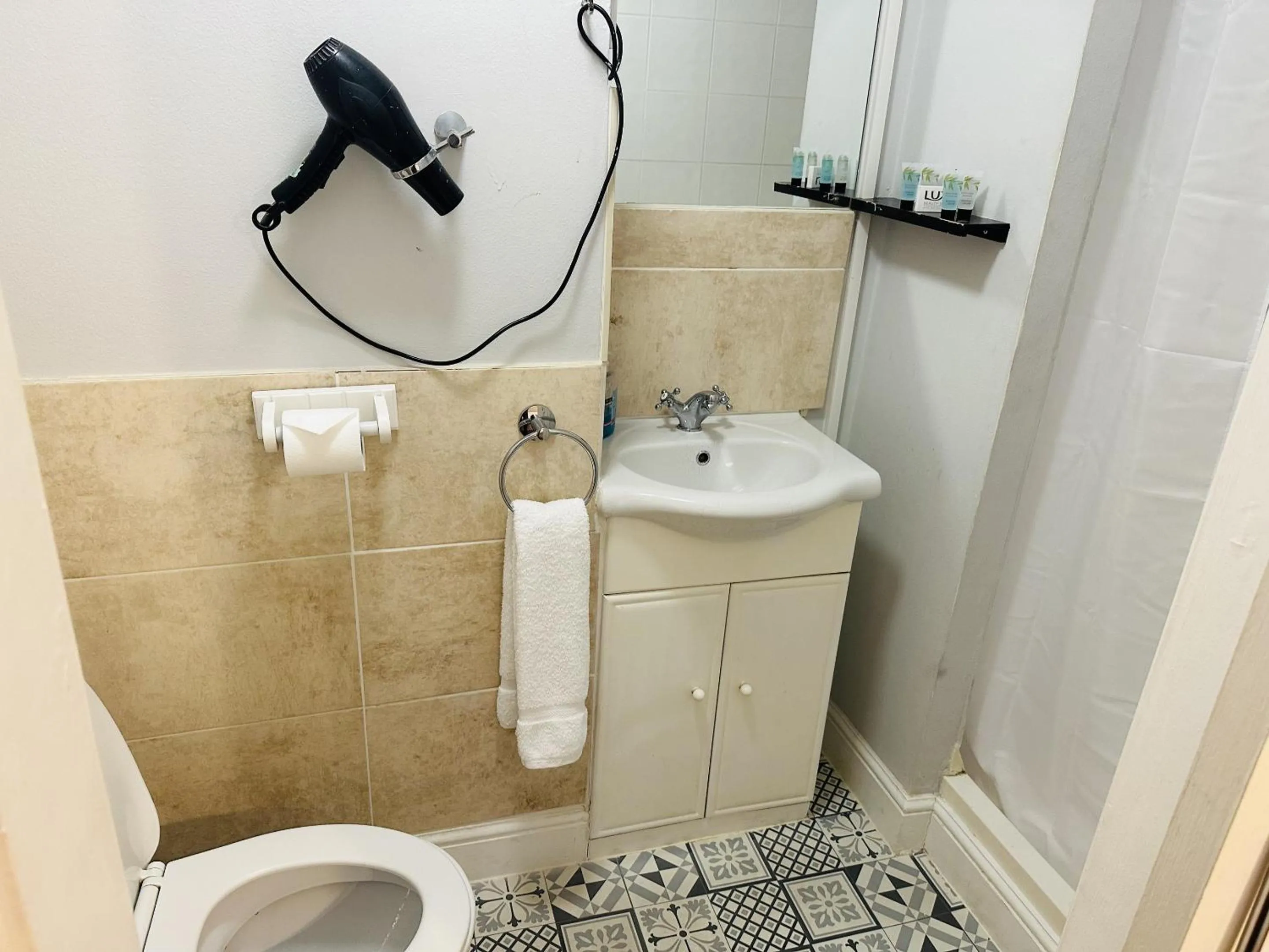 Bathroom in woodcock inn