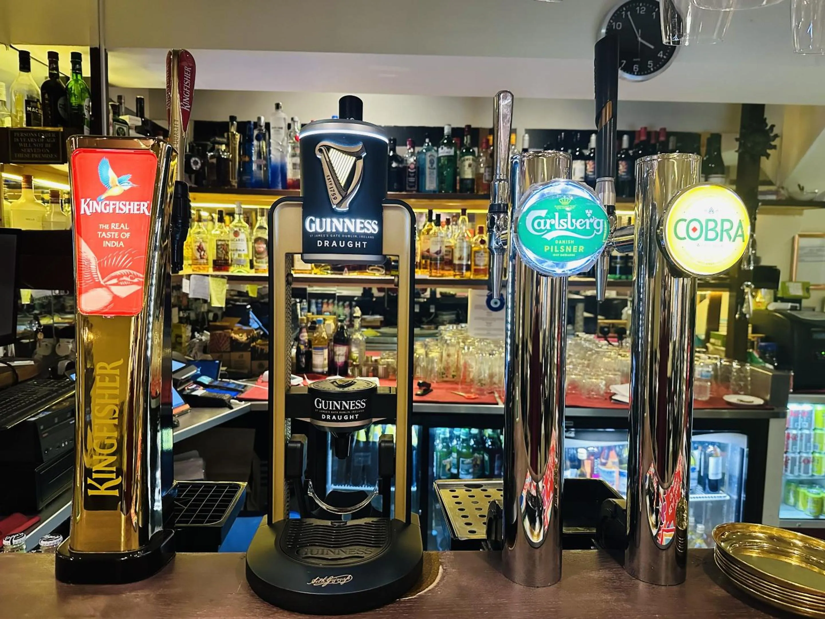 Lounge or bar in woodcock inn