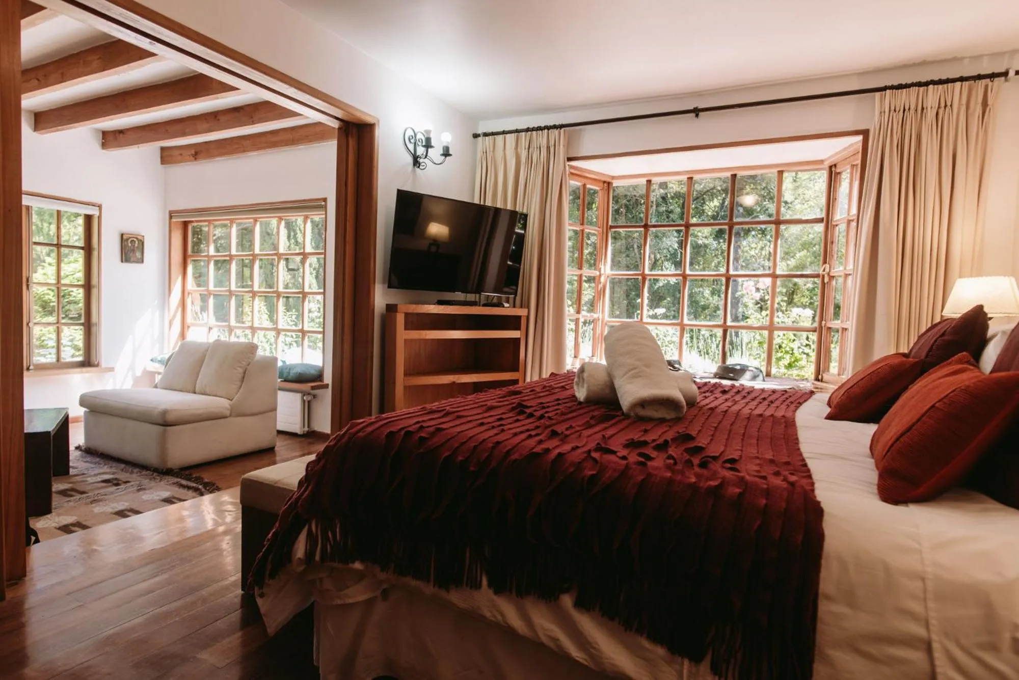 Bedroom, Bed in Hotel Posada del Río - Parque Metreñehue