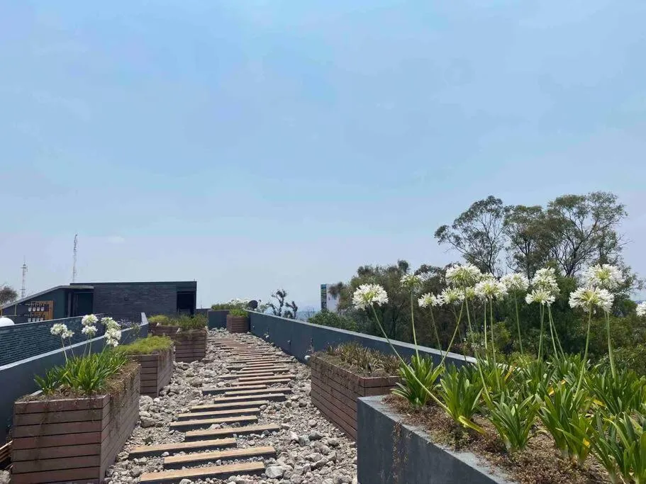 GRAN UBICACIÓN, en la zona de SANTA FE, KING BED