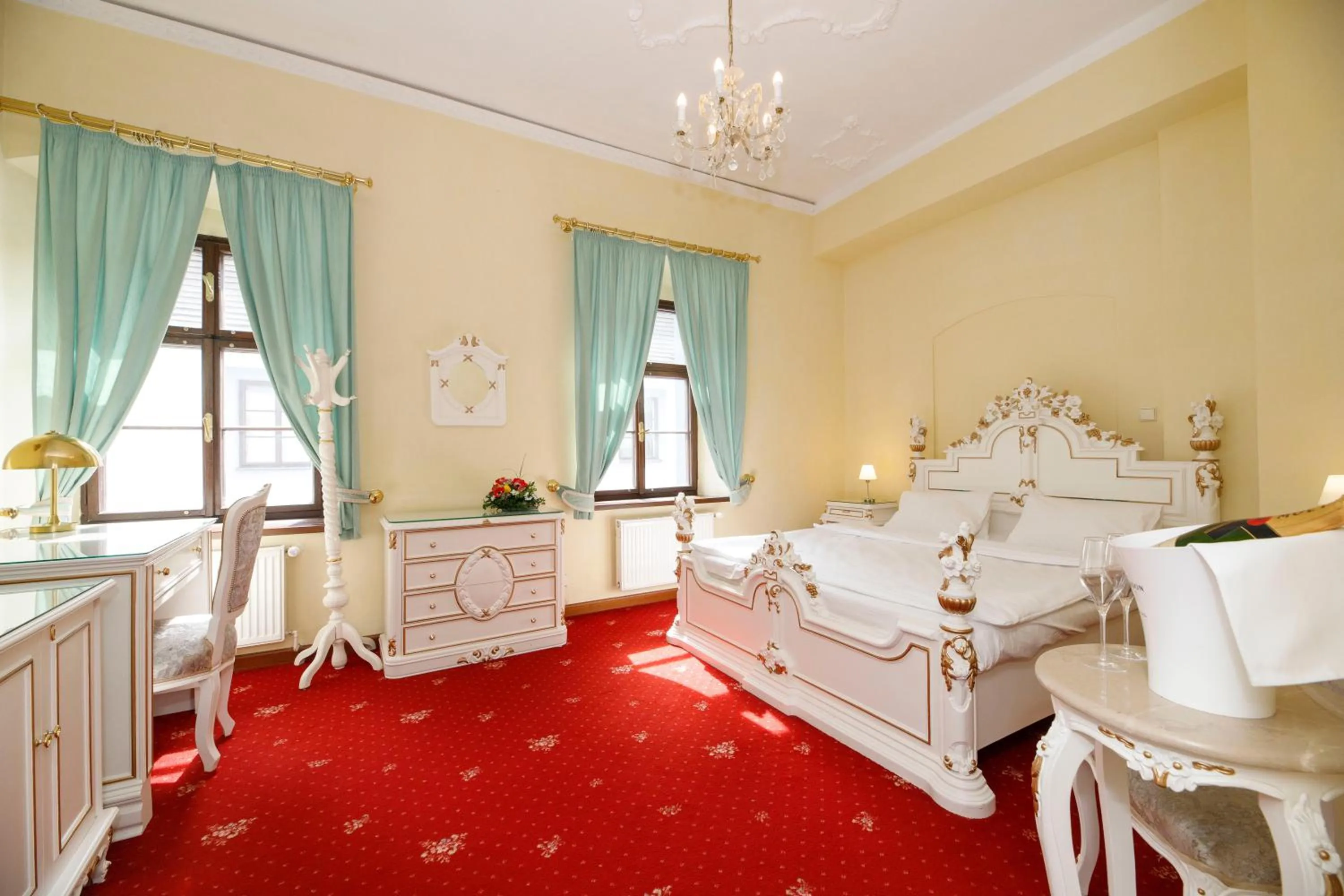 Bedroom, Bed in Rožmberský dvůr