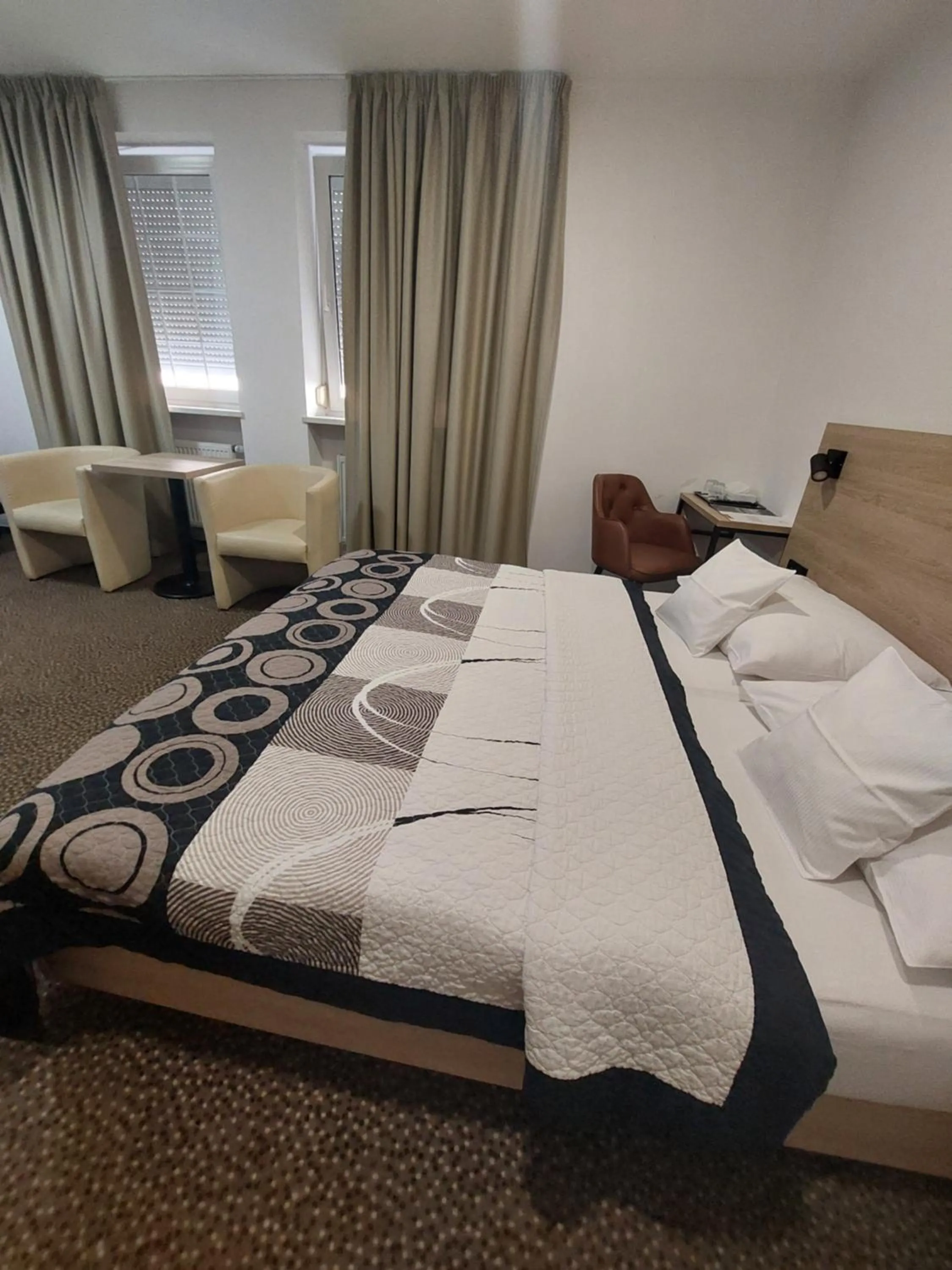 Bedroom, Bed in Hotel Avion