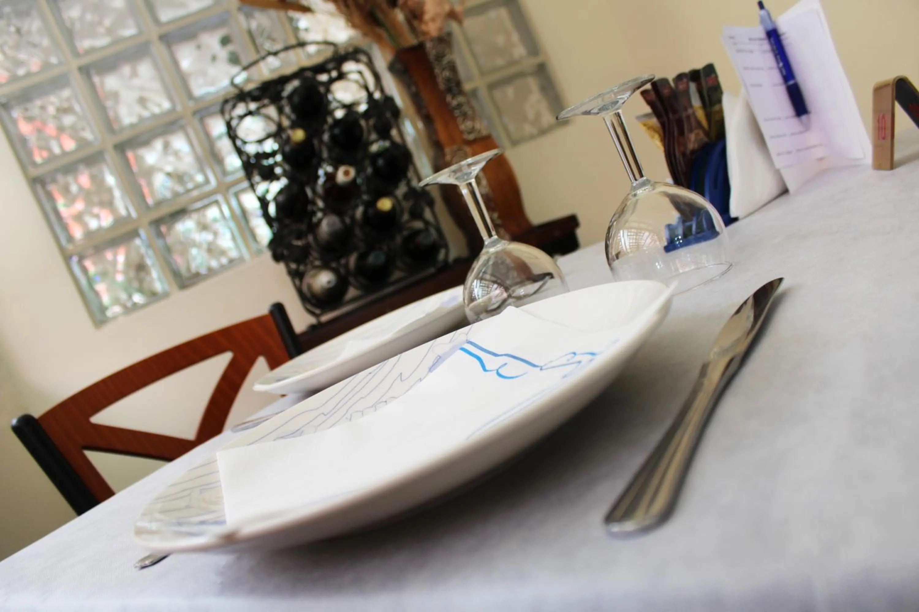 Restaurant/places to eat in Hotel Metron