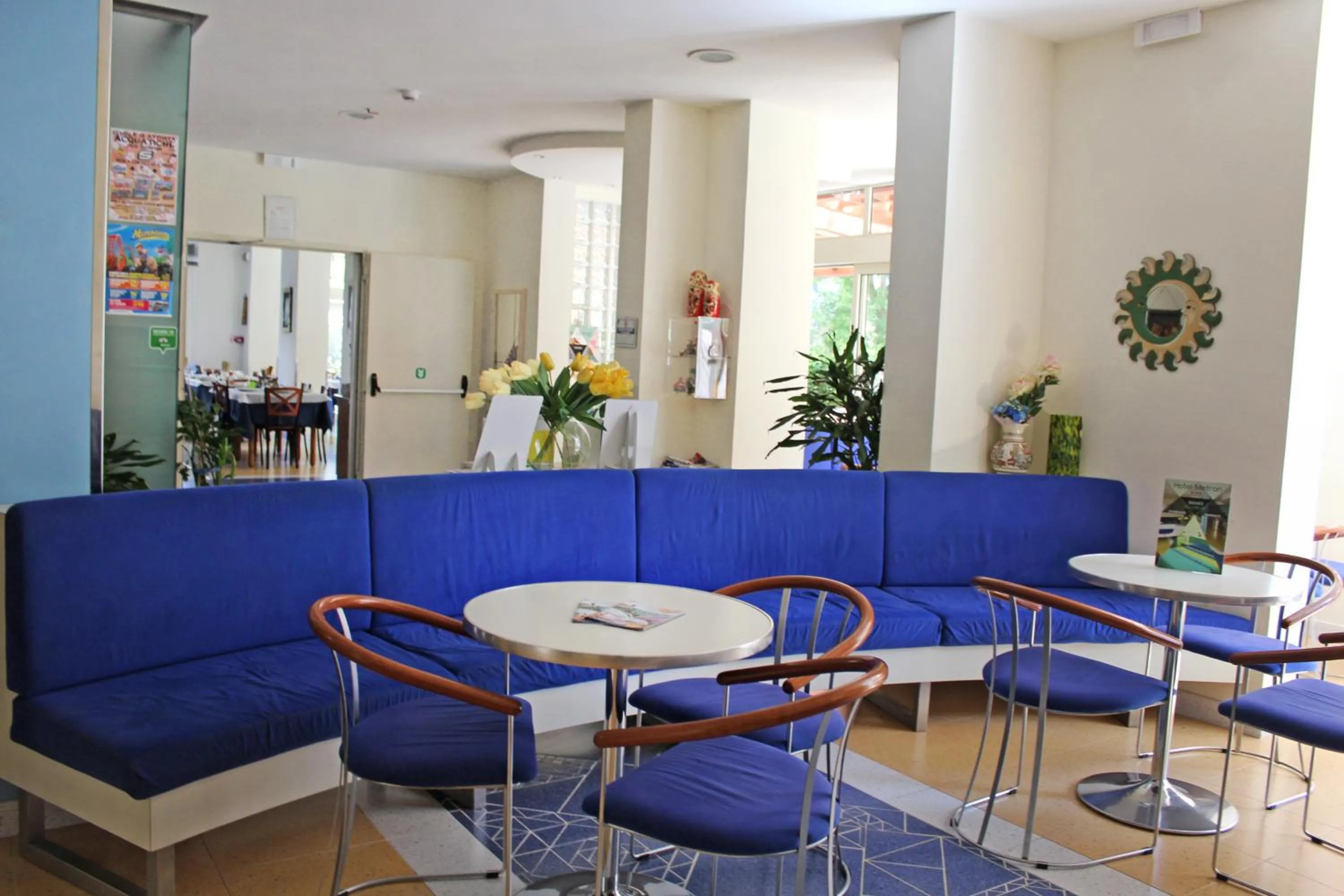 Communal lounge/ TV room in Hotel Metron