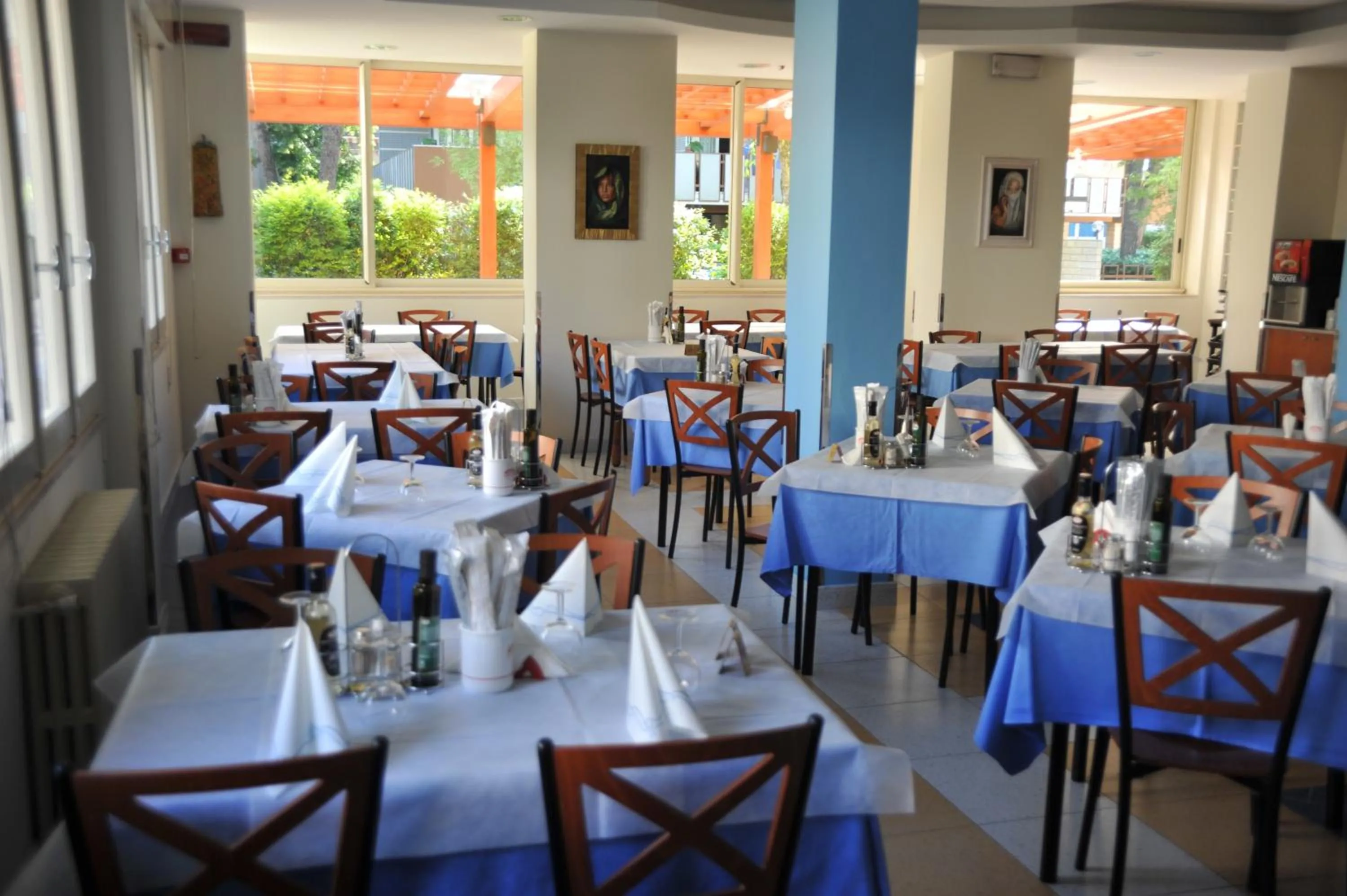 Restaurant/places to eat in Hotel Metron