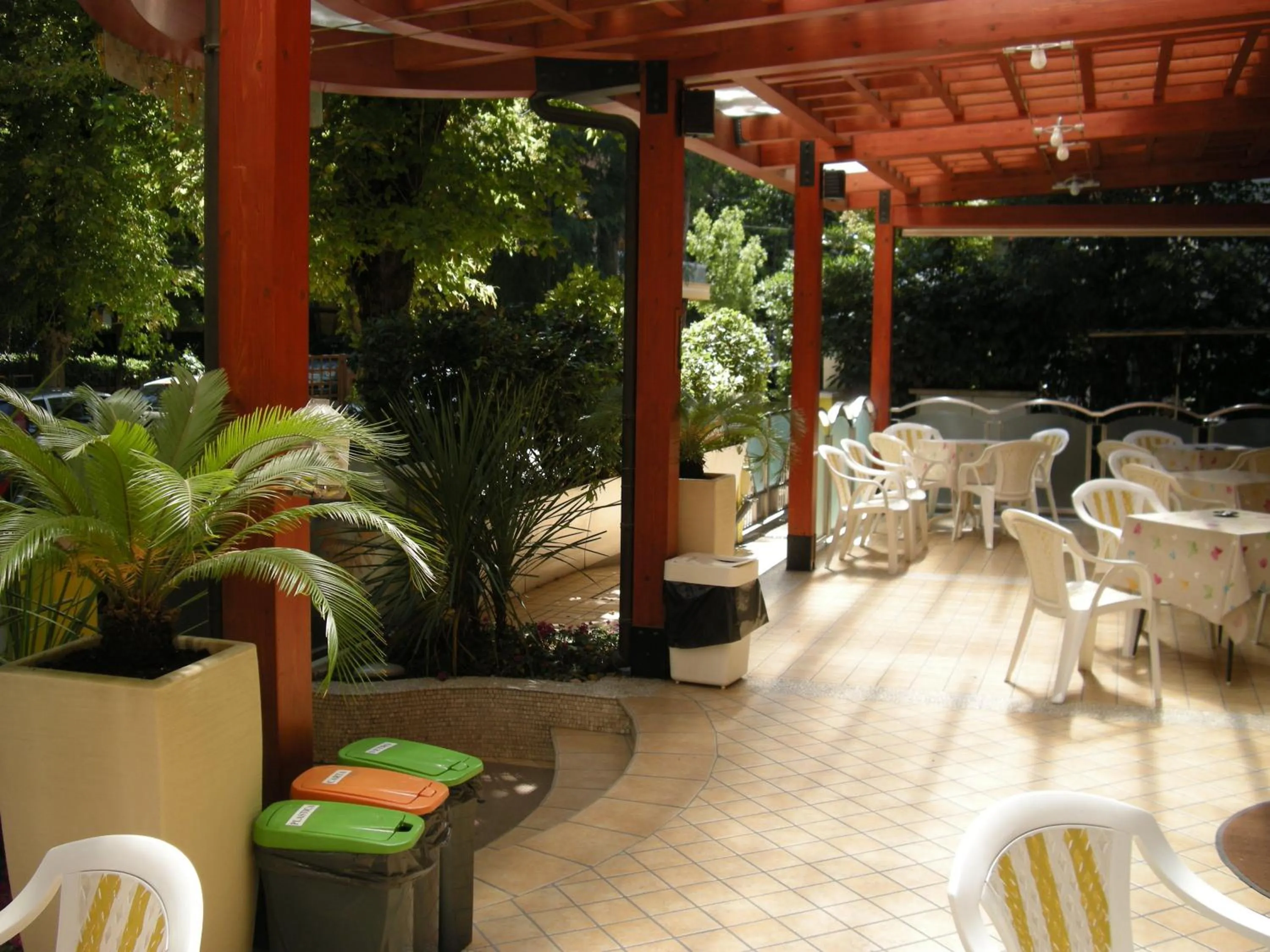 Patio in Hotel Metron