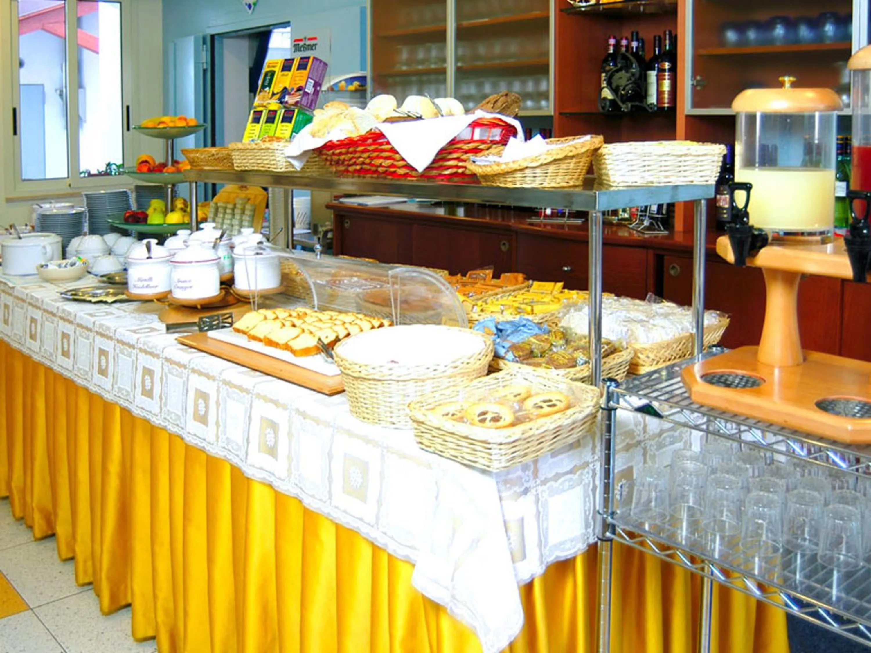 Food and drinks in Hotel Metron