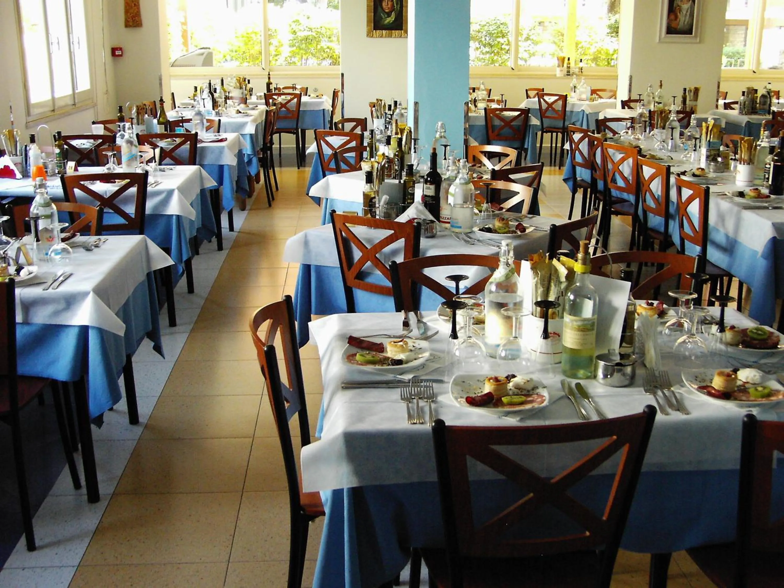 Restaurant/places to eat in Hotel Metron