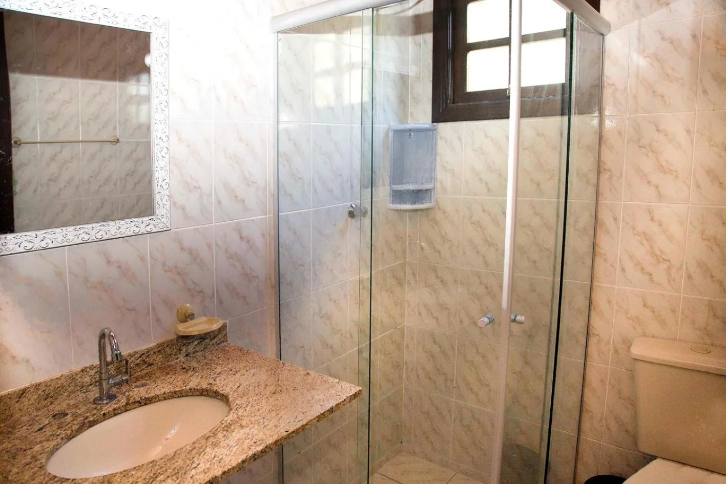 Shower in Pousada Realeza Atibaia