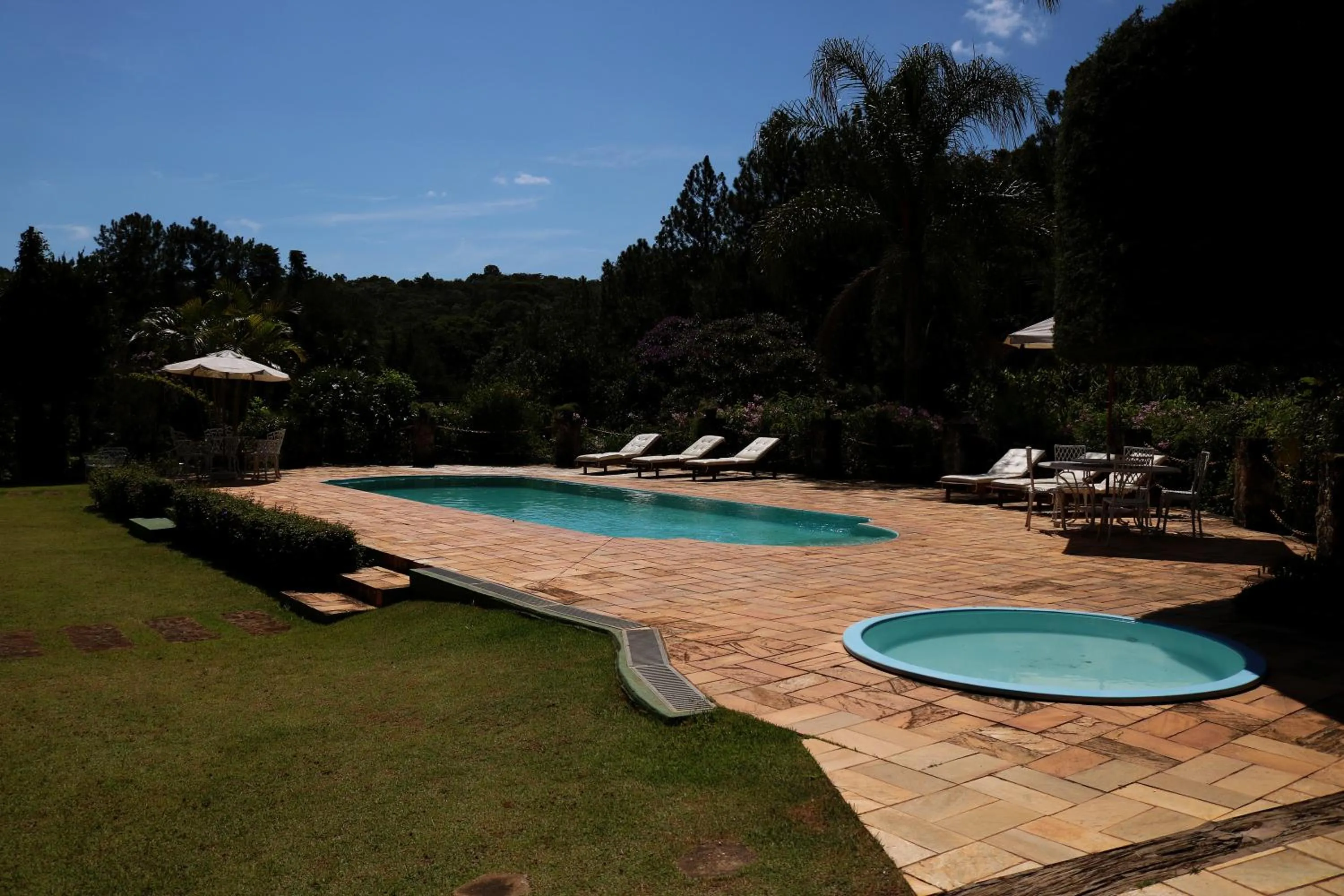 Pool view in Pousada Realeza Atibaia