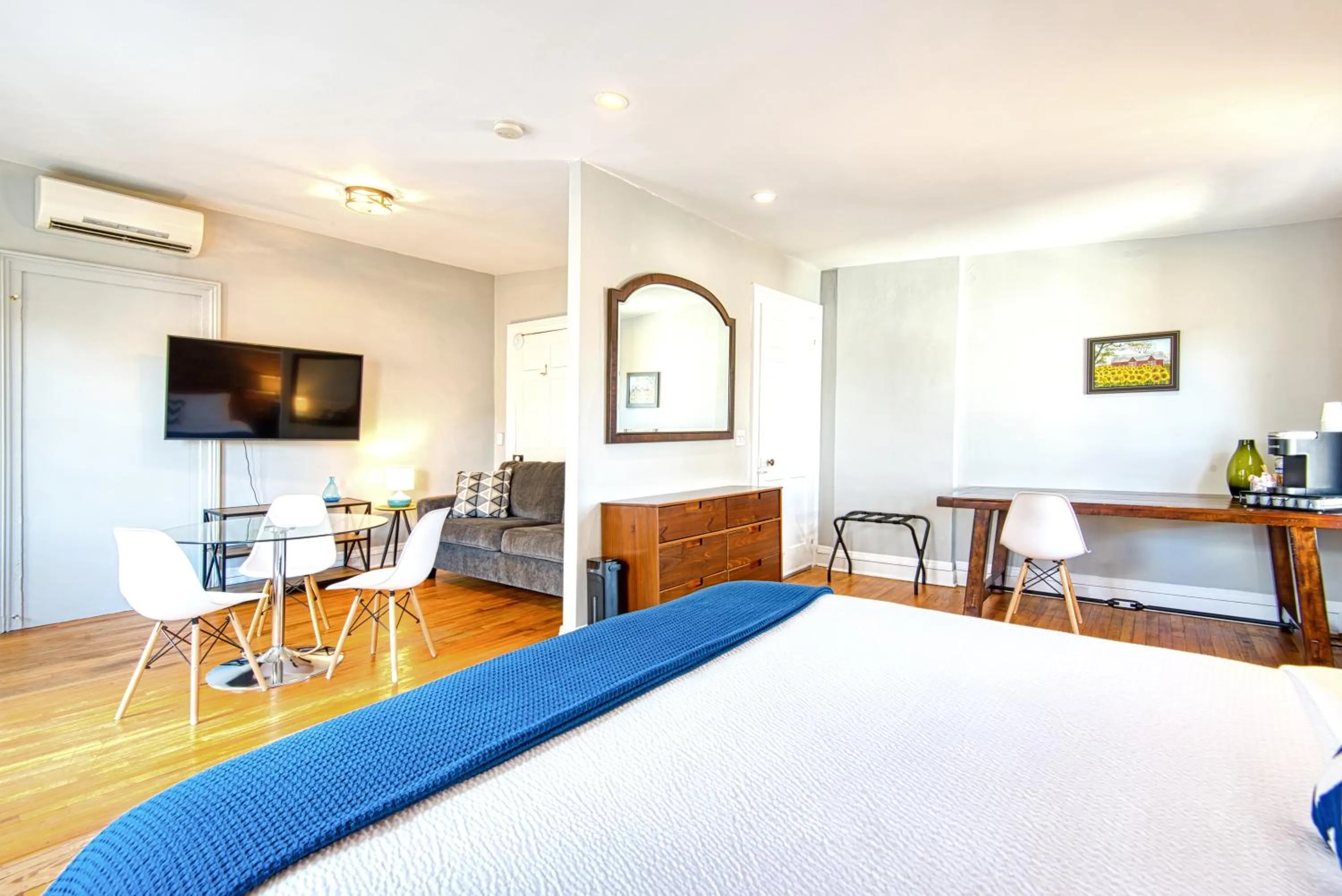 Bed in Hudson Mariner