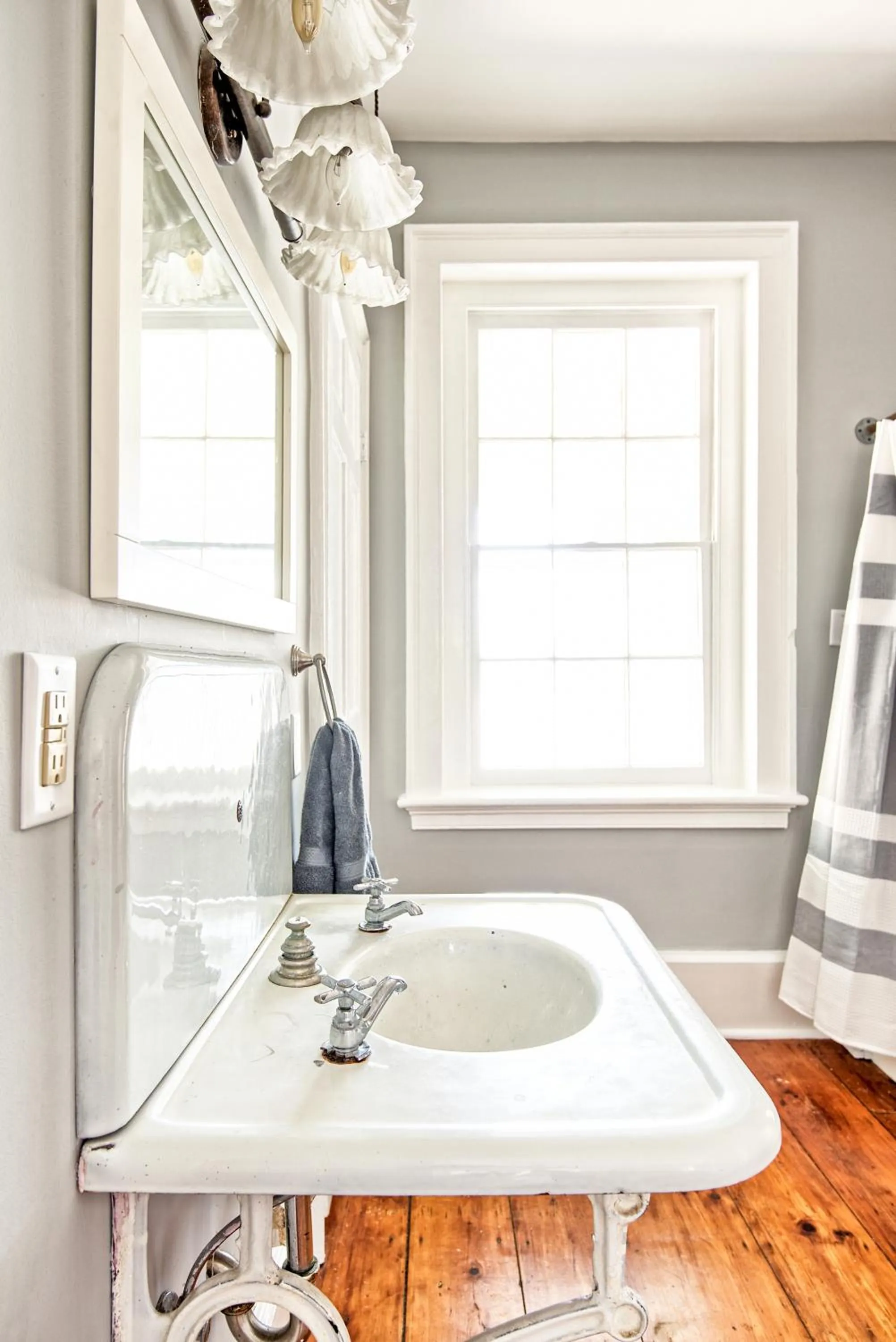 Bathroom in Hudson Mariner