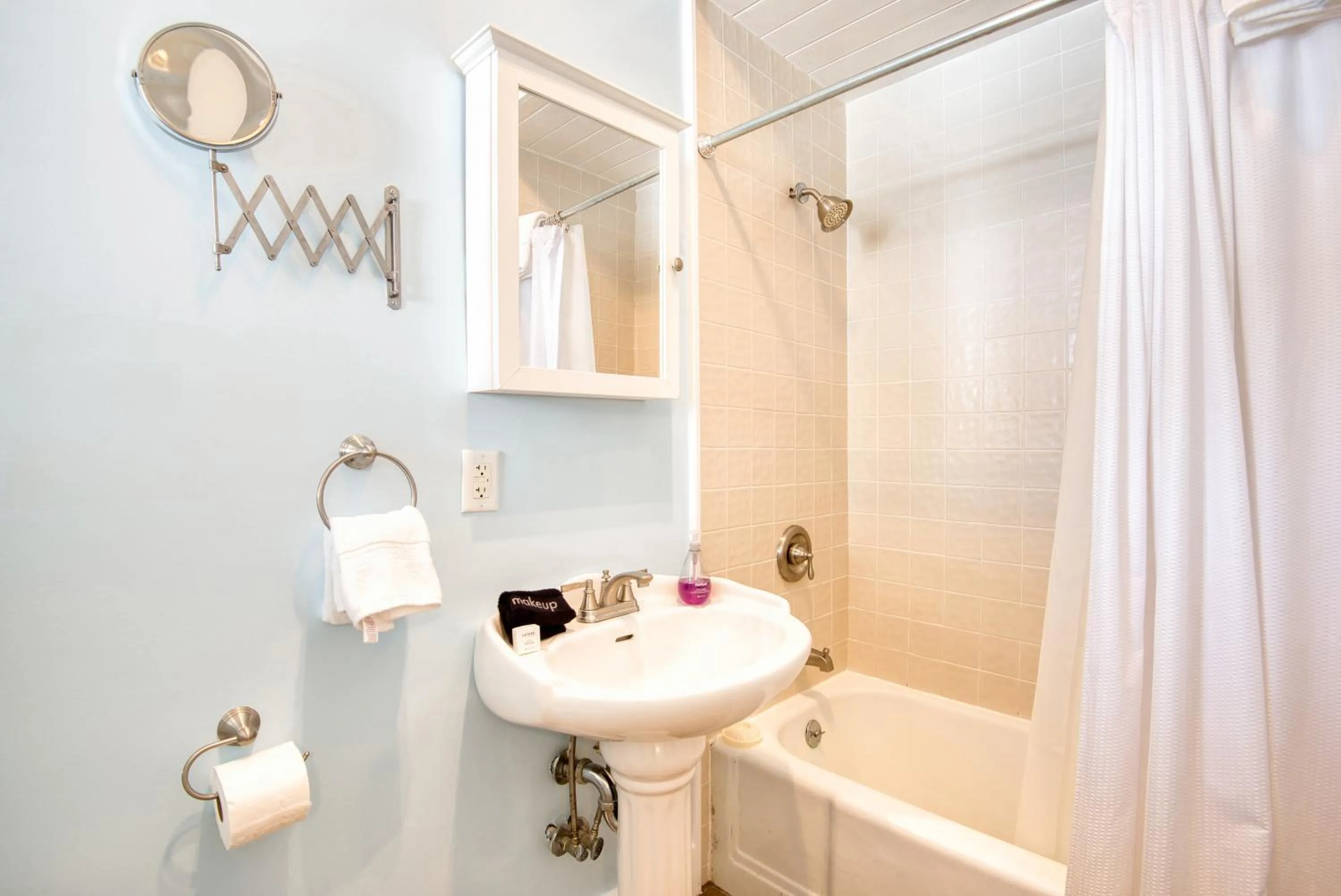 Bathroom in Hudson Mariner