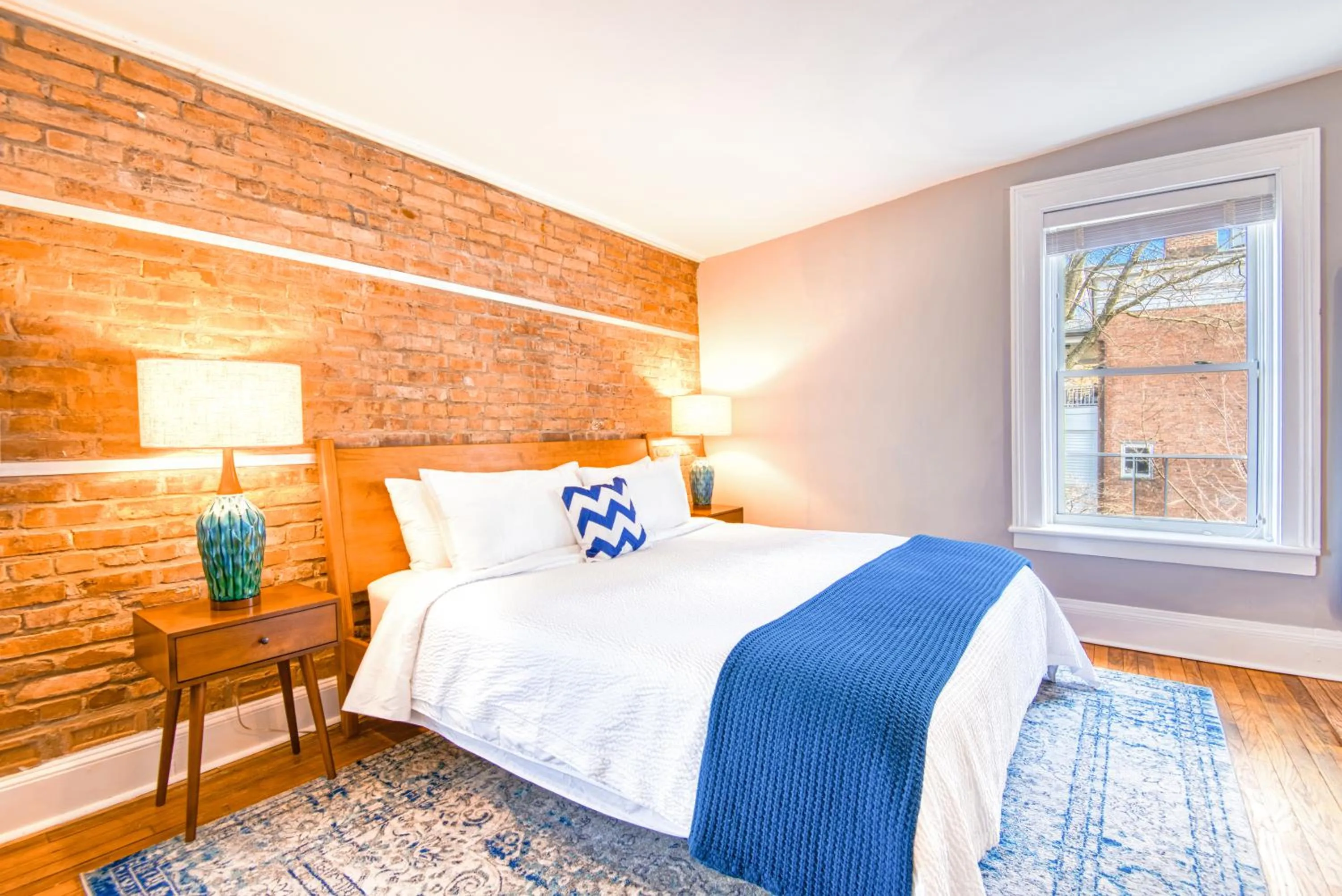 Bed in Hudson Mariner