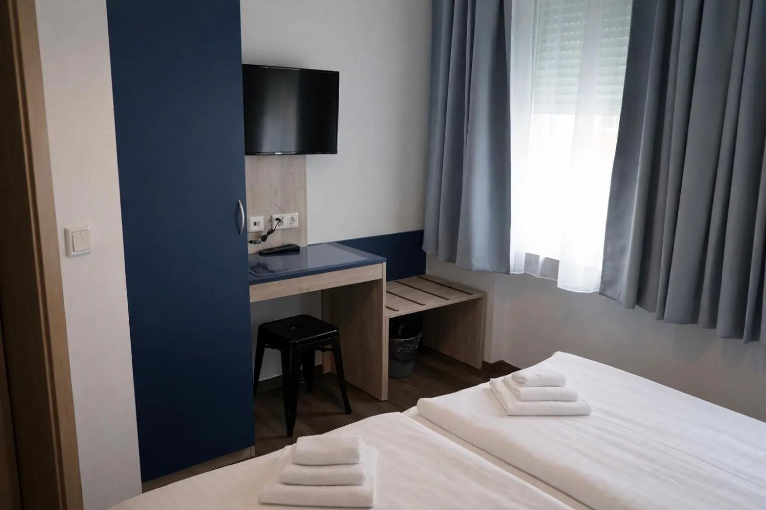 Photo of the whole room, Bed in Hotel Central City Hbf Nürnberg Garni