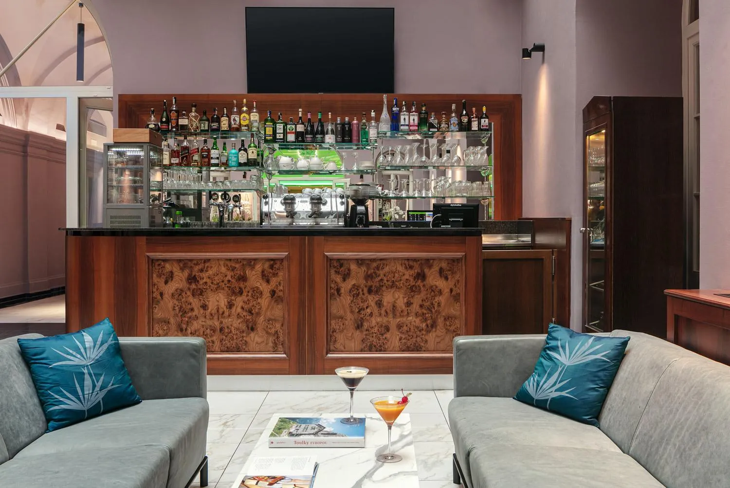 Lounge or bar in Michelangelo Grand Hotel