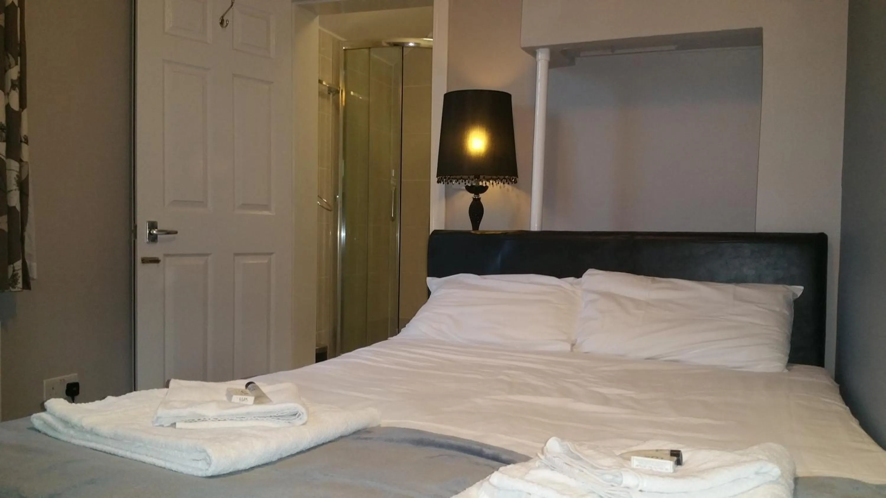 Bedroom, Bed in Ali Inn Oxford