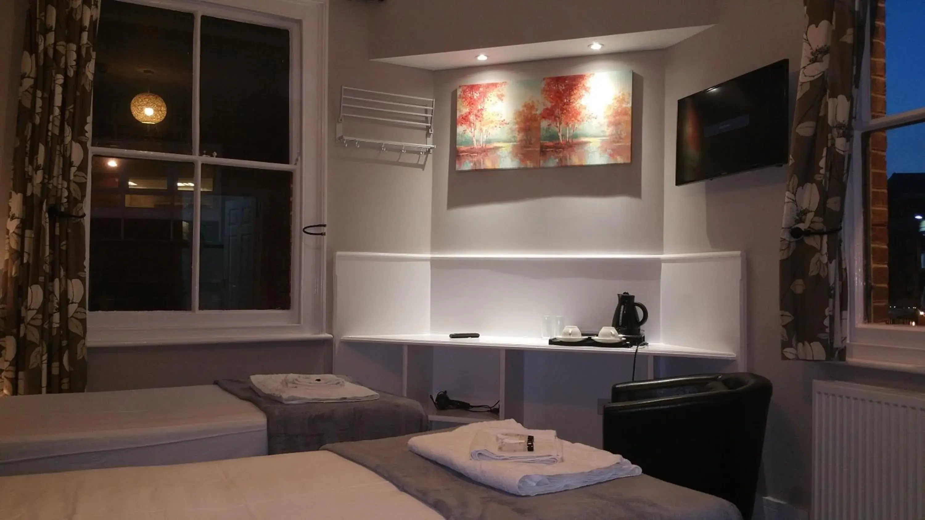 Twin Room with Private Bathroom in Ali Inn Oxford Twin Room with Private Bathroom in Ali Inn Oxford