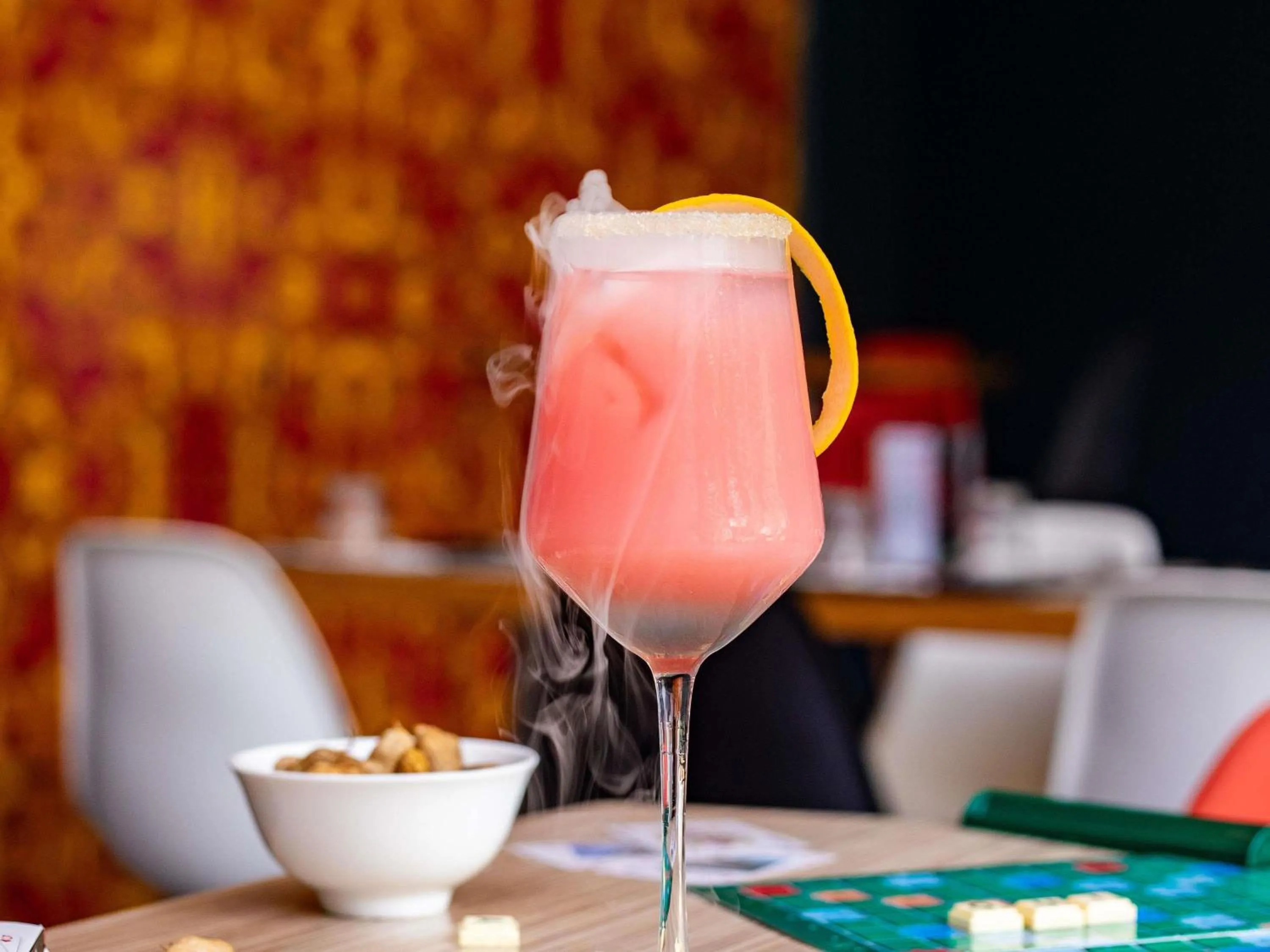 Lounge or bar in Ibis Styles Abidjan Plateau