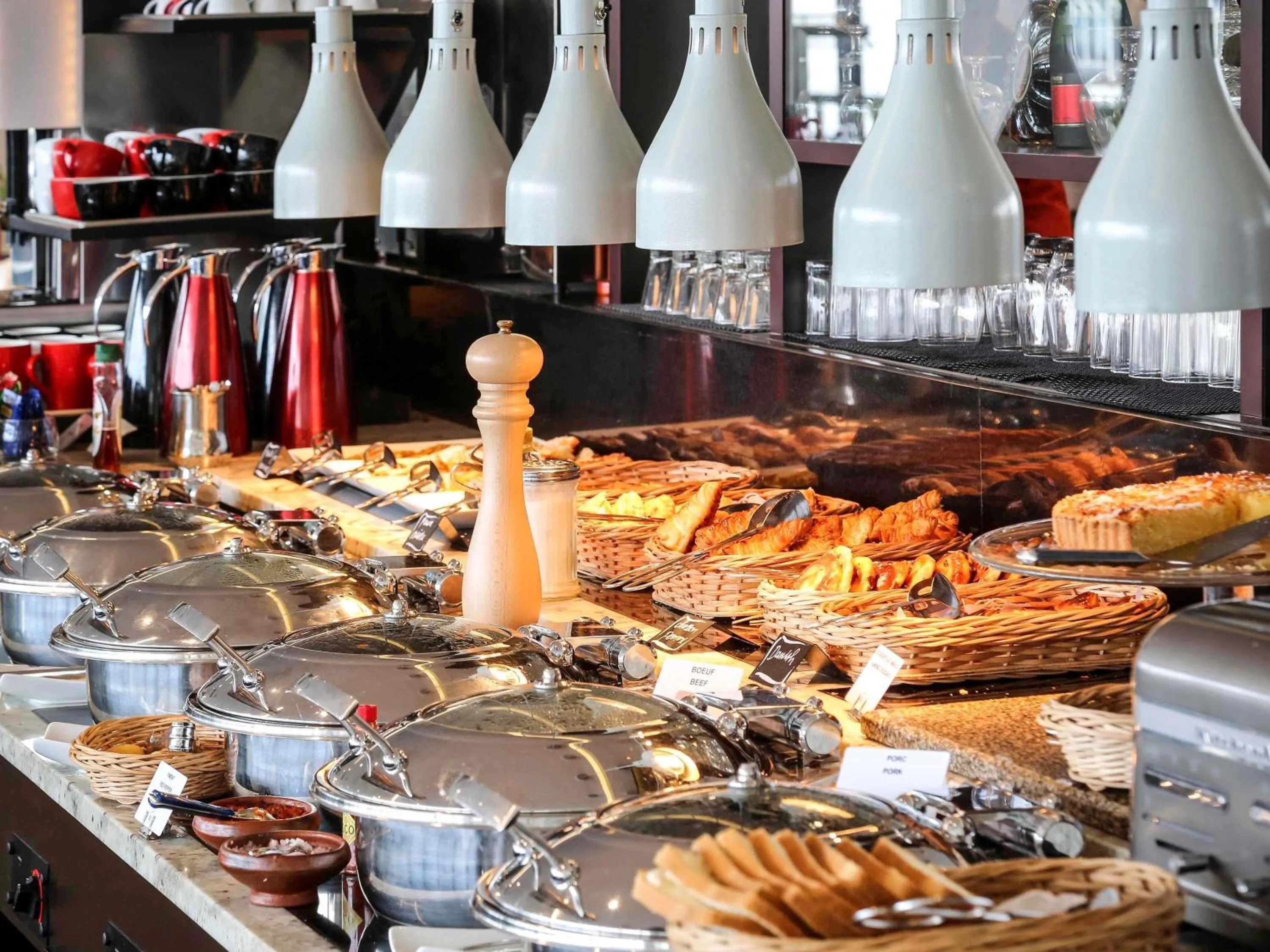 Restaurant/places to eat in Novotel Abidjan Plateau