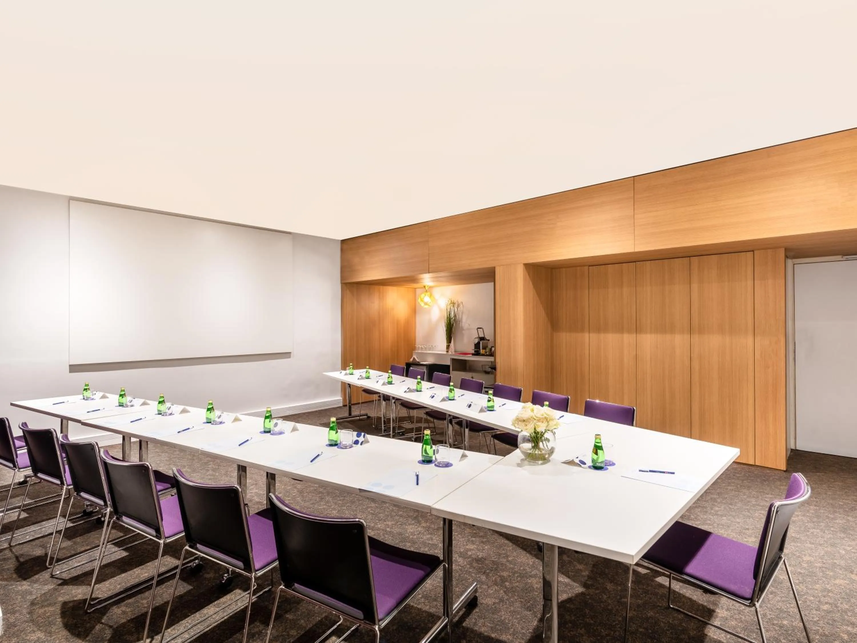 Meeting/conference room in Novotel Abidjan Plateau