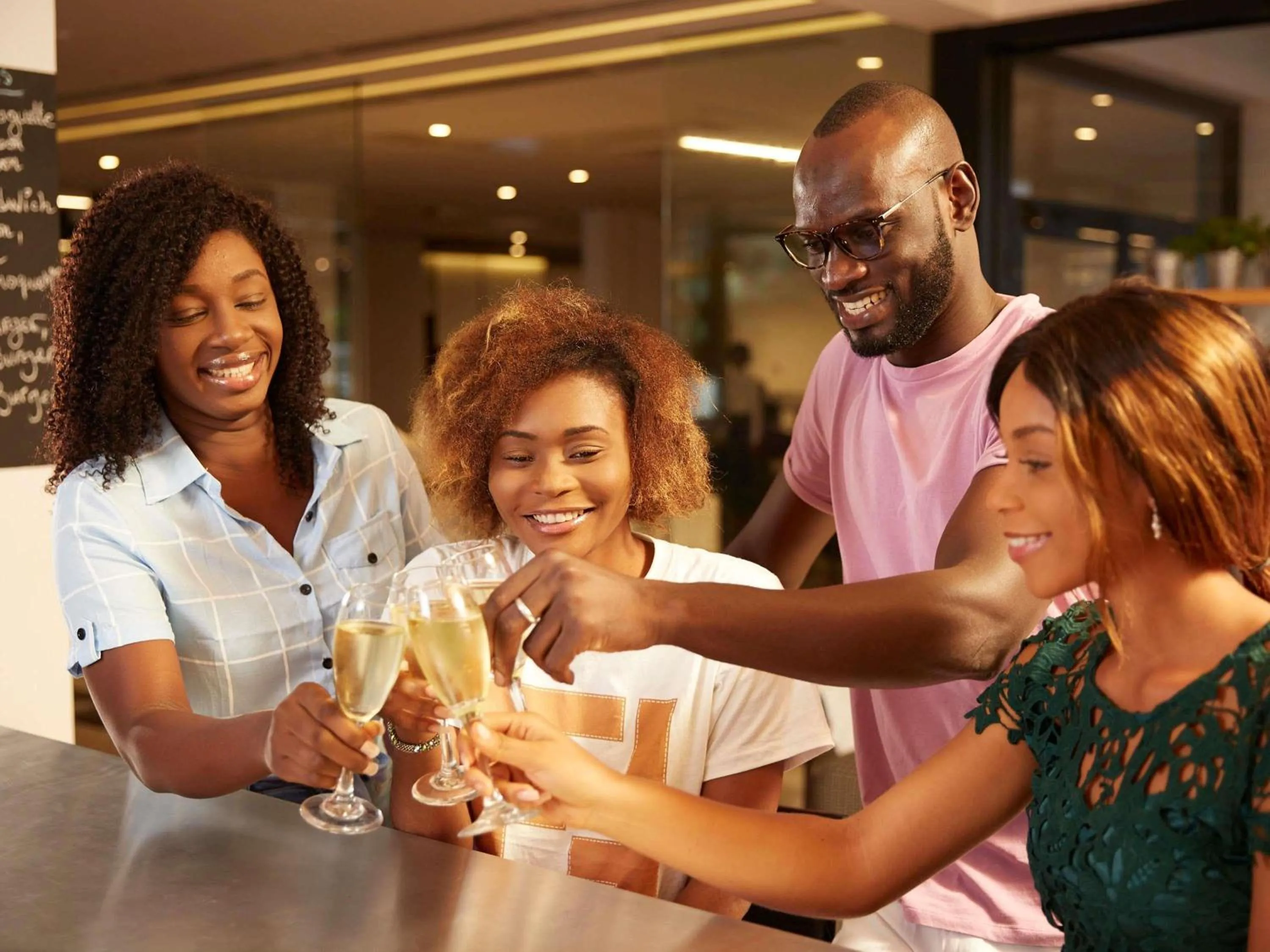 Lounge or bar in Novotel Abidjan Plateau