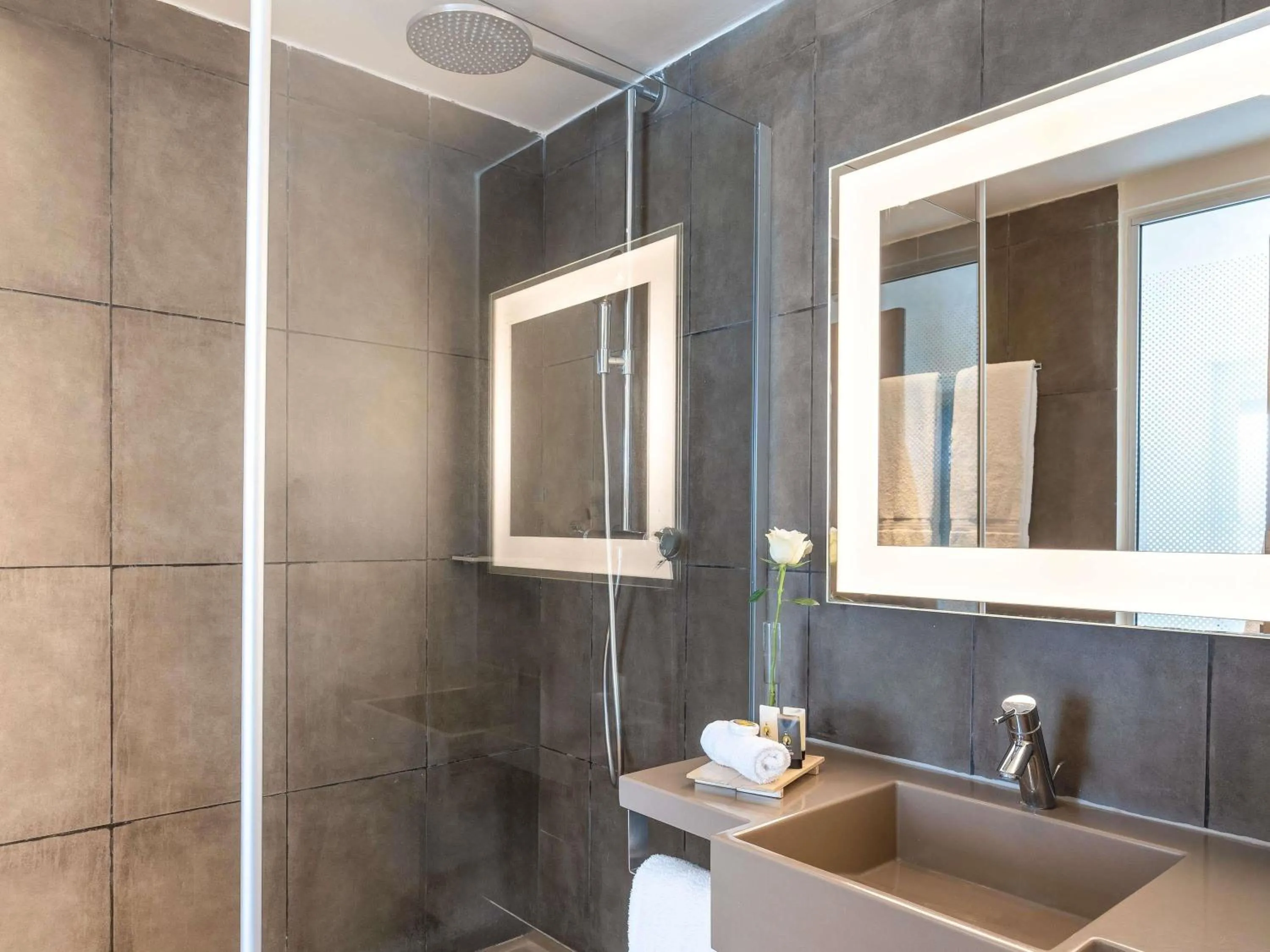 Bedroom in Novotel Abidjan Plateau