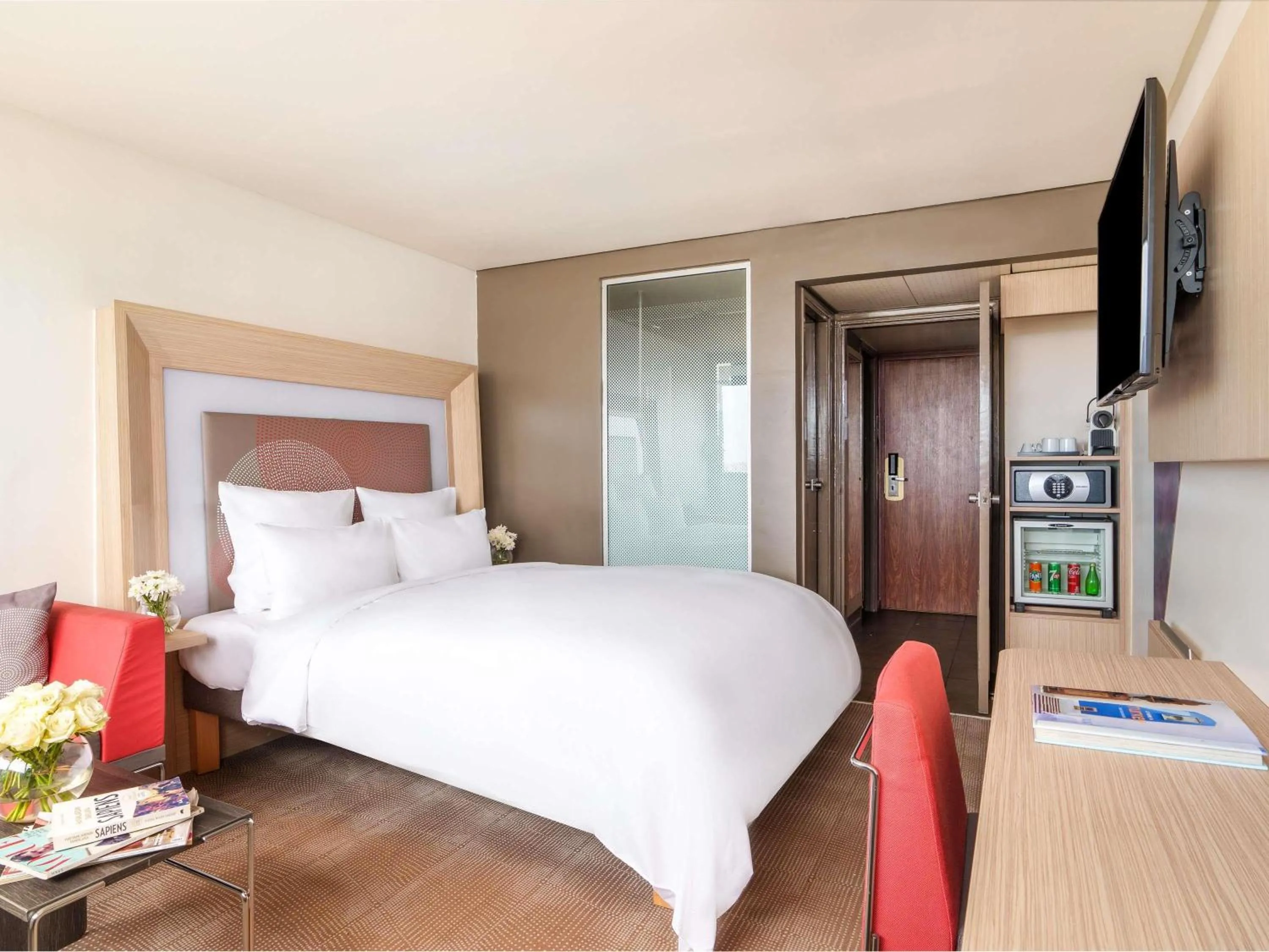 Bedroom, Bed in Novotel Abidjan Plateau