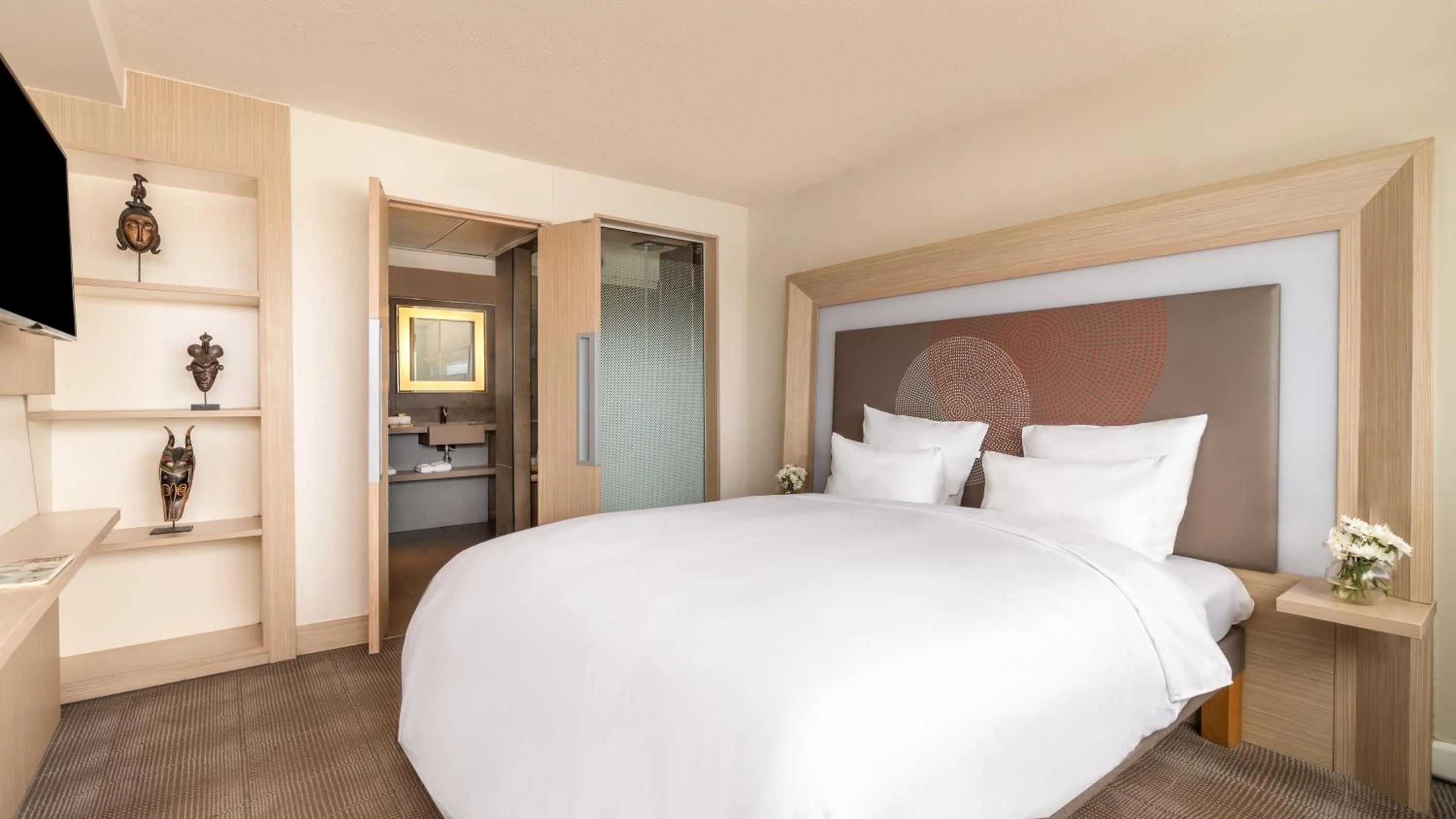 Bedroom, Bed in Novotel Abidjan Plateau