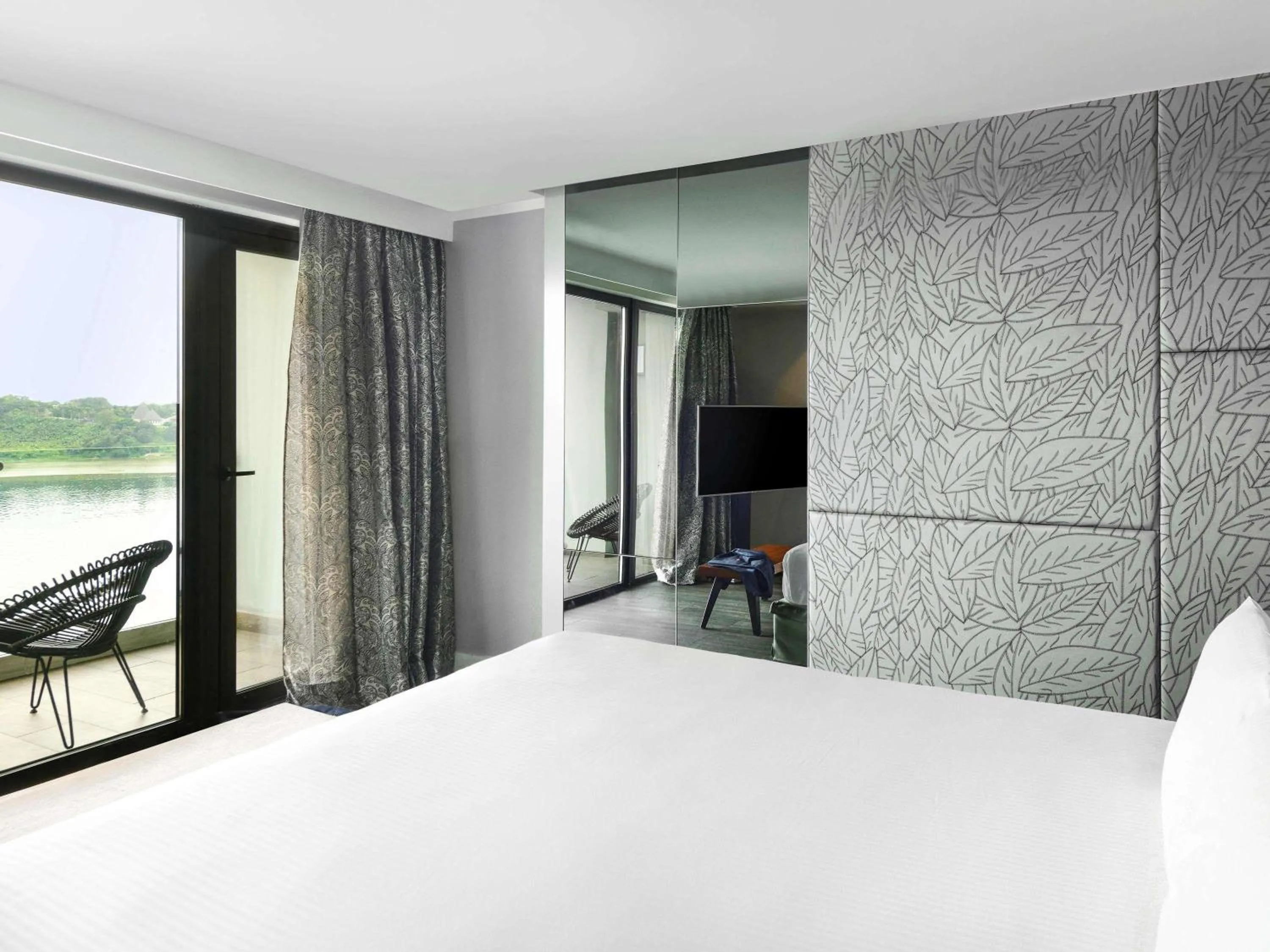 Bedroom, Bed in Pullman Abidjan