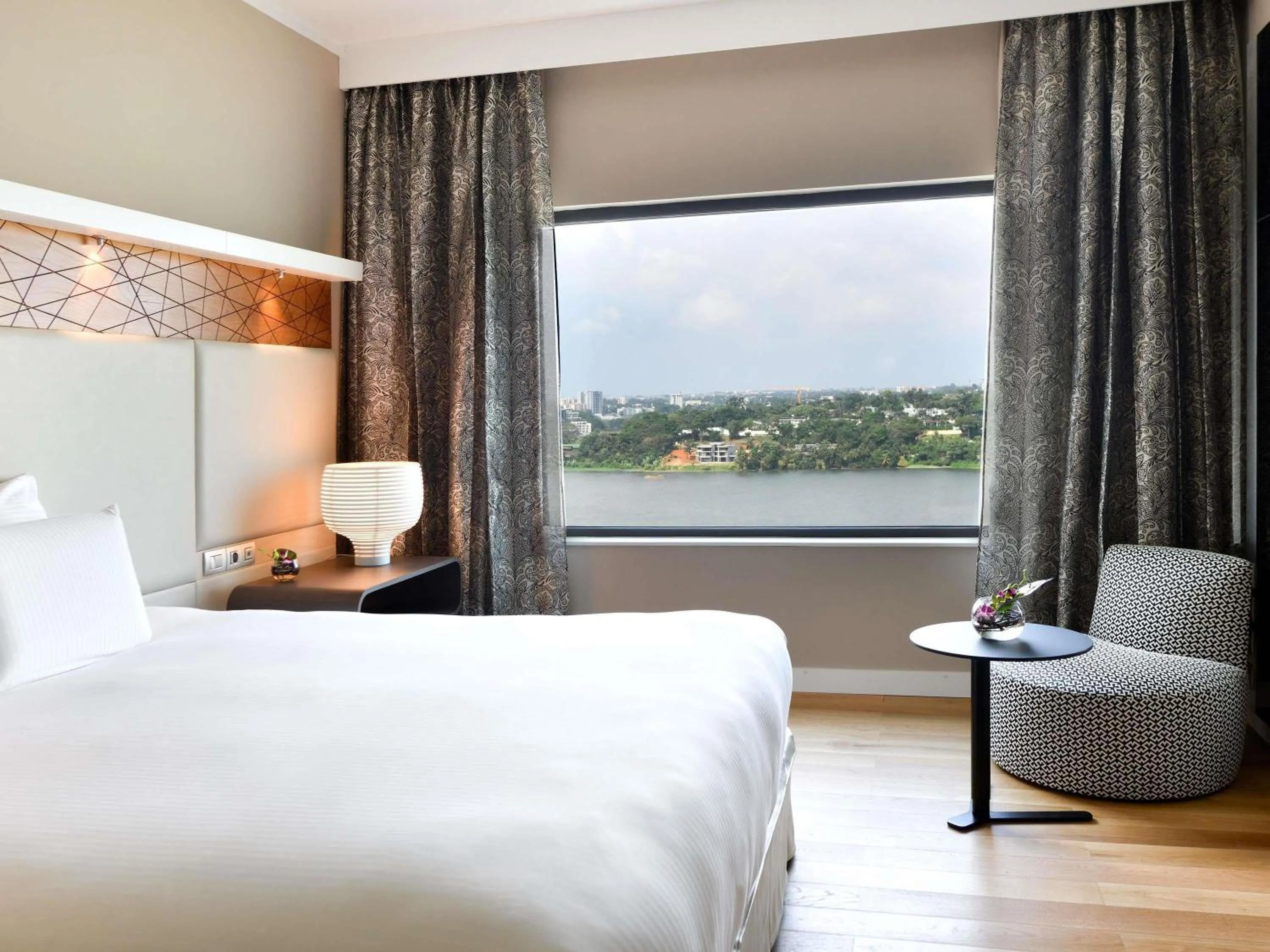 Bedroom, Bed in Pullman Abidjan