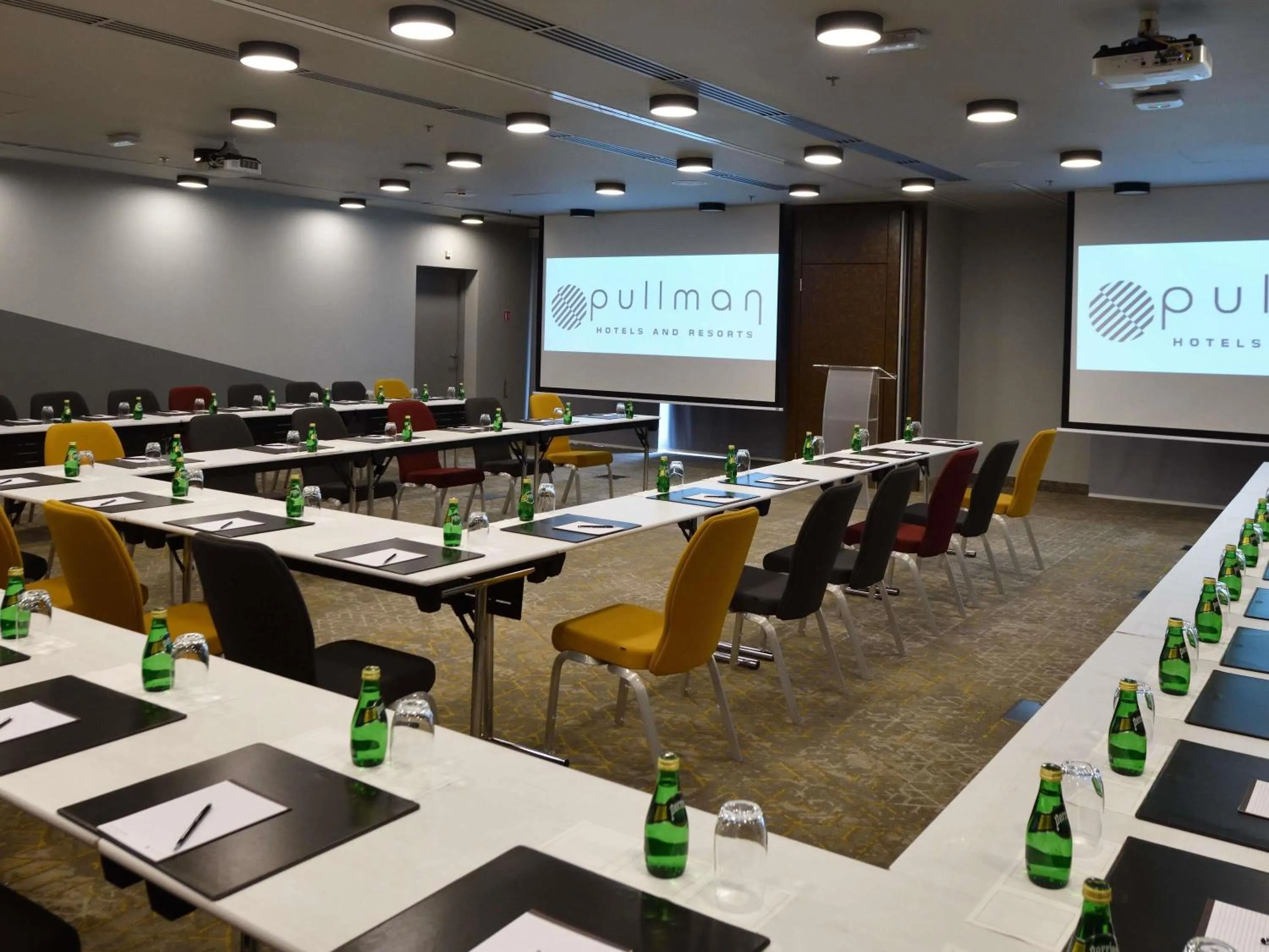 Meeting/conference room in Pullman Abidjan