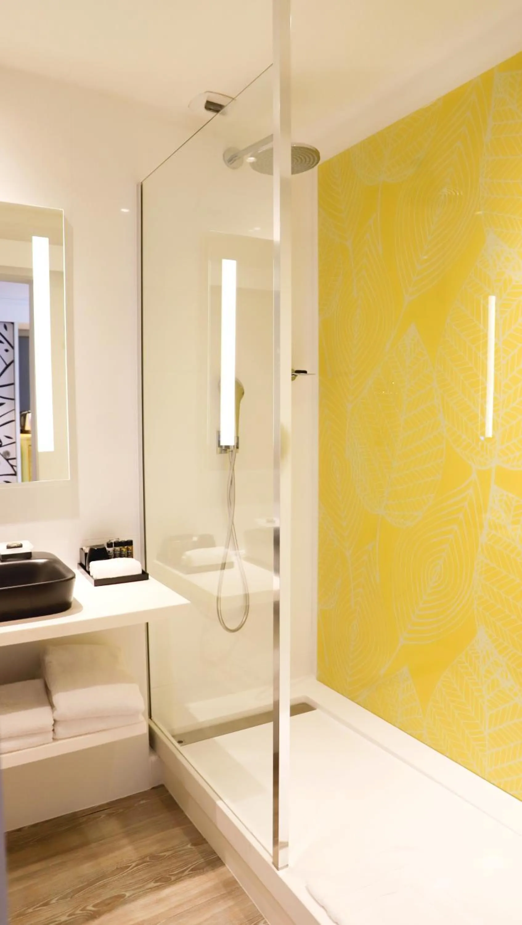 Bathroom in Pullman Abidjan