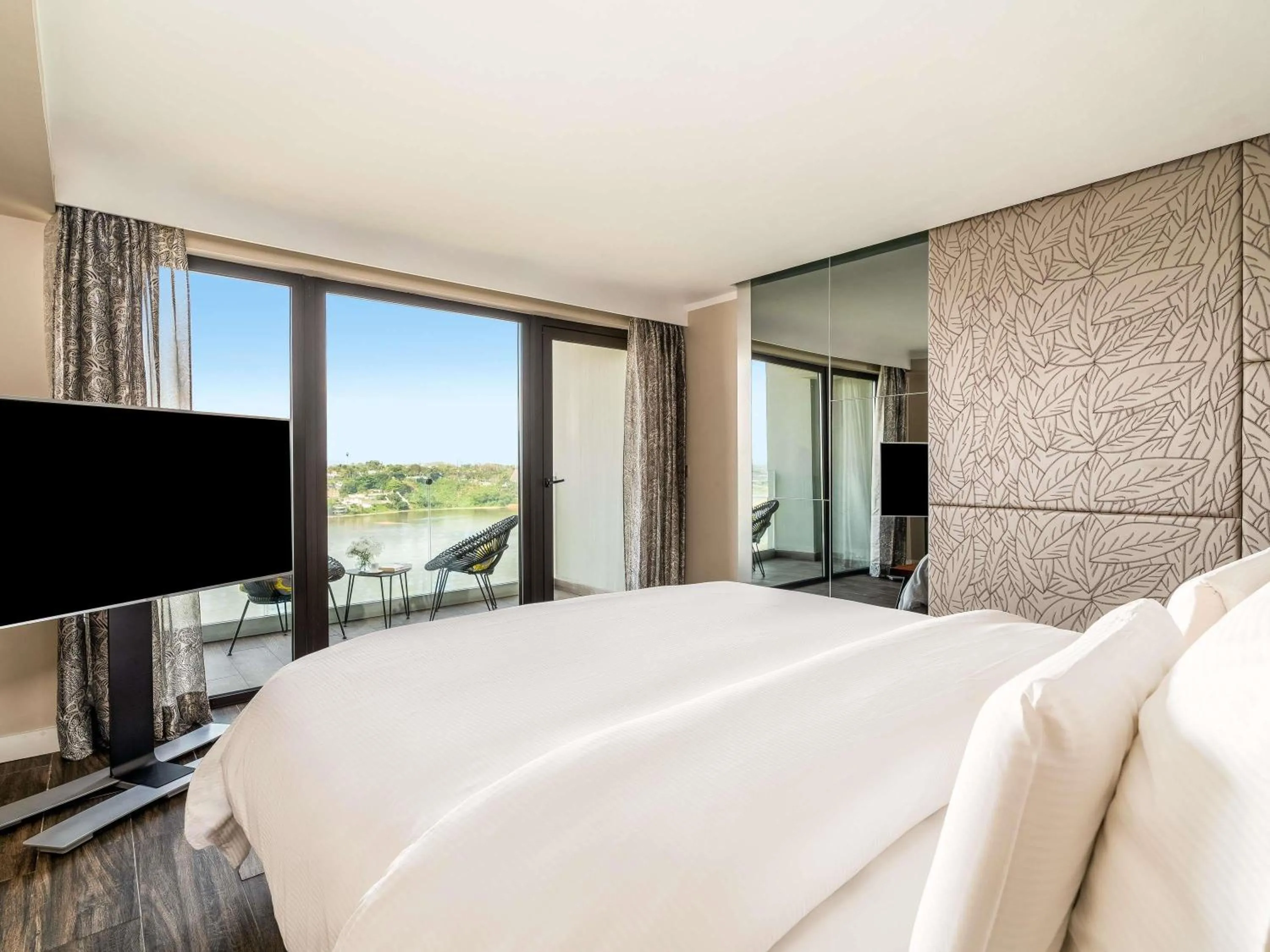 Bedroom, Bed in Pullman Abidjan