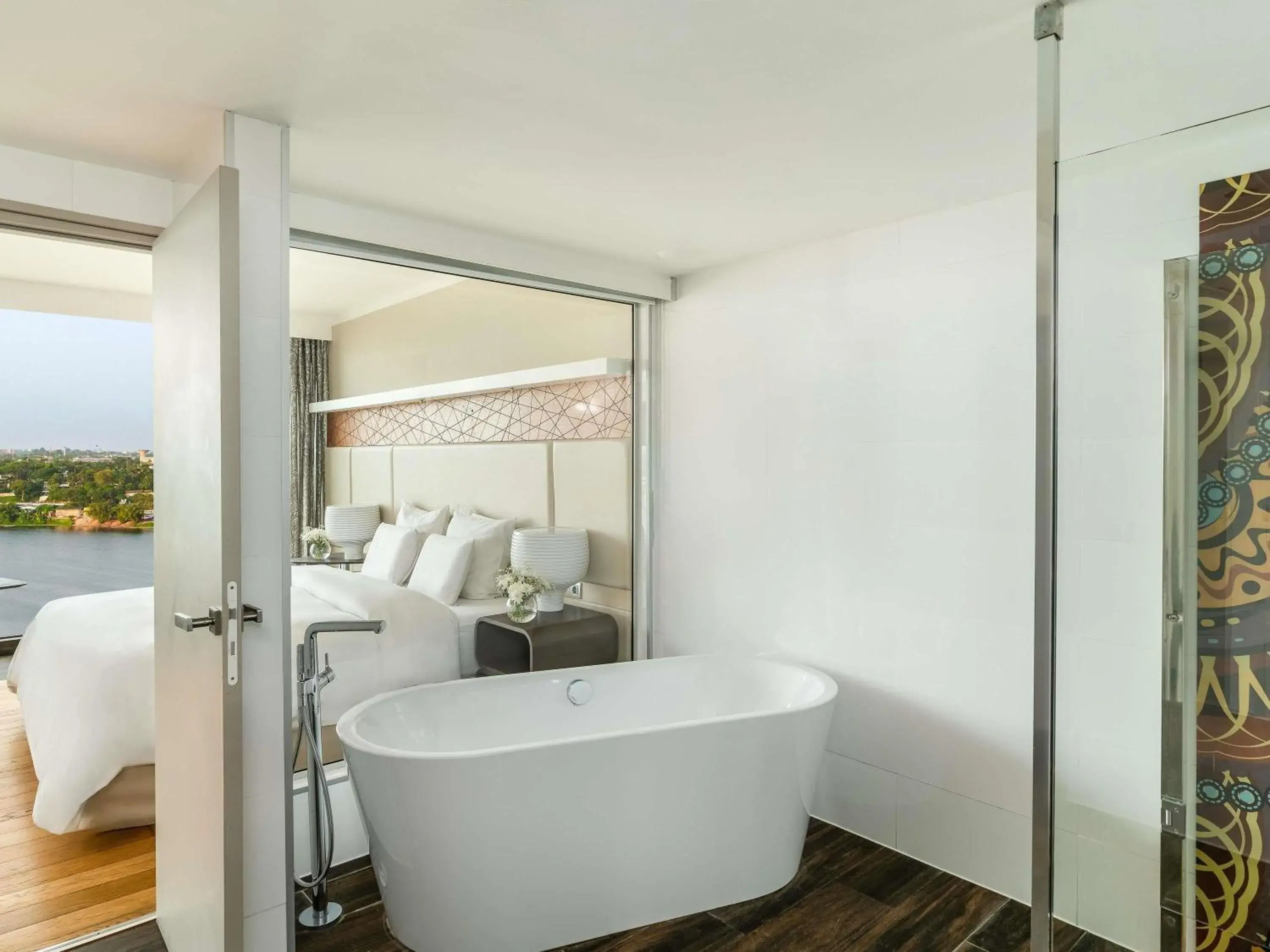 Superior King Room with City View in Pullman Abidjan Superior King Room with City View in Pullman Abidjan