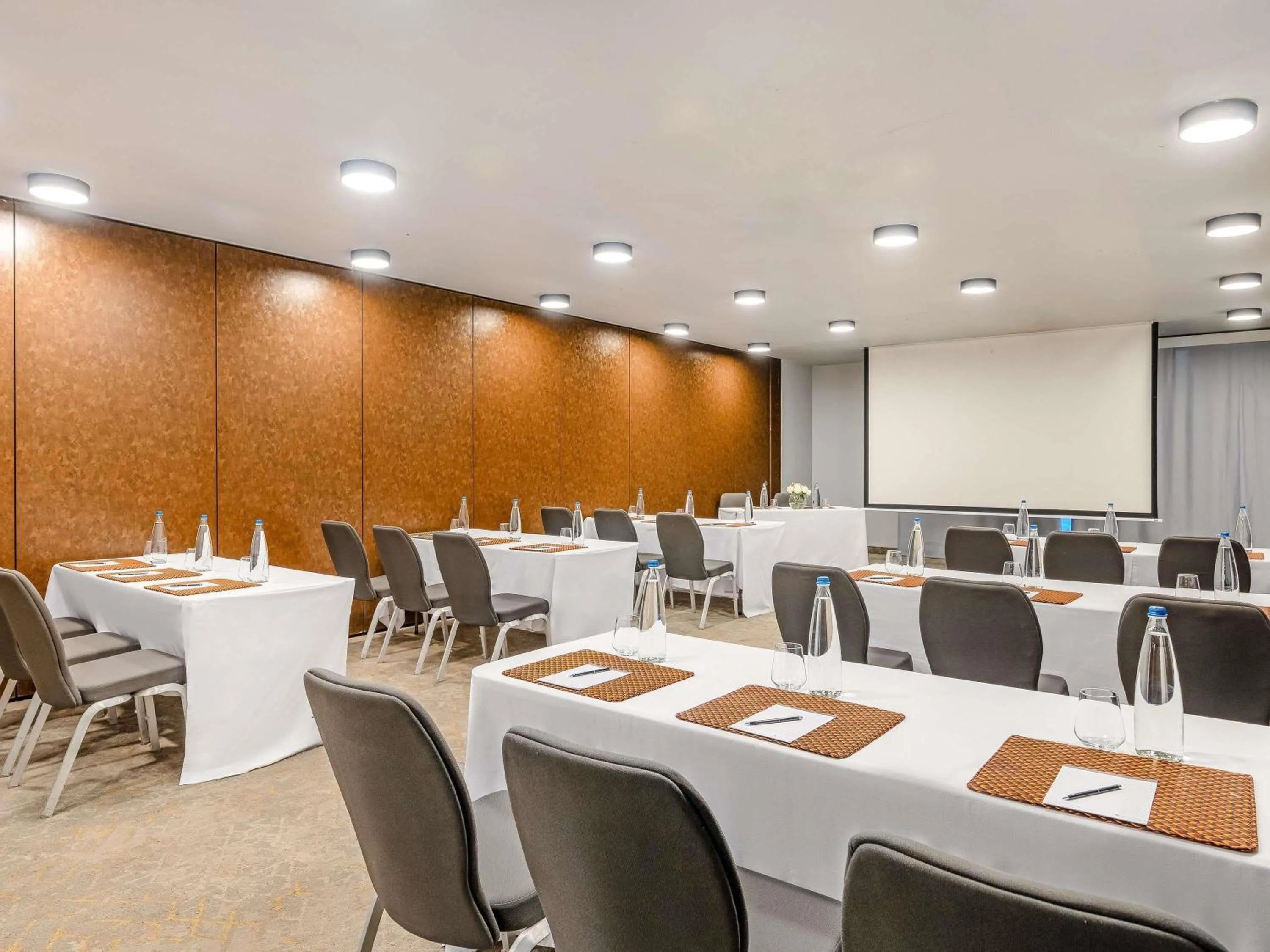 Meeting/conference room in Pullman Abidjan