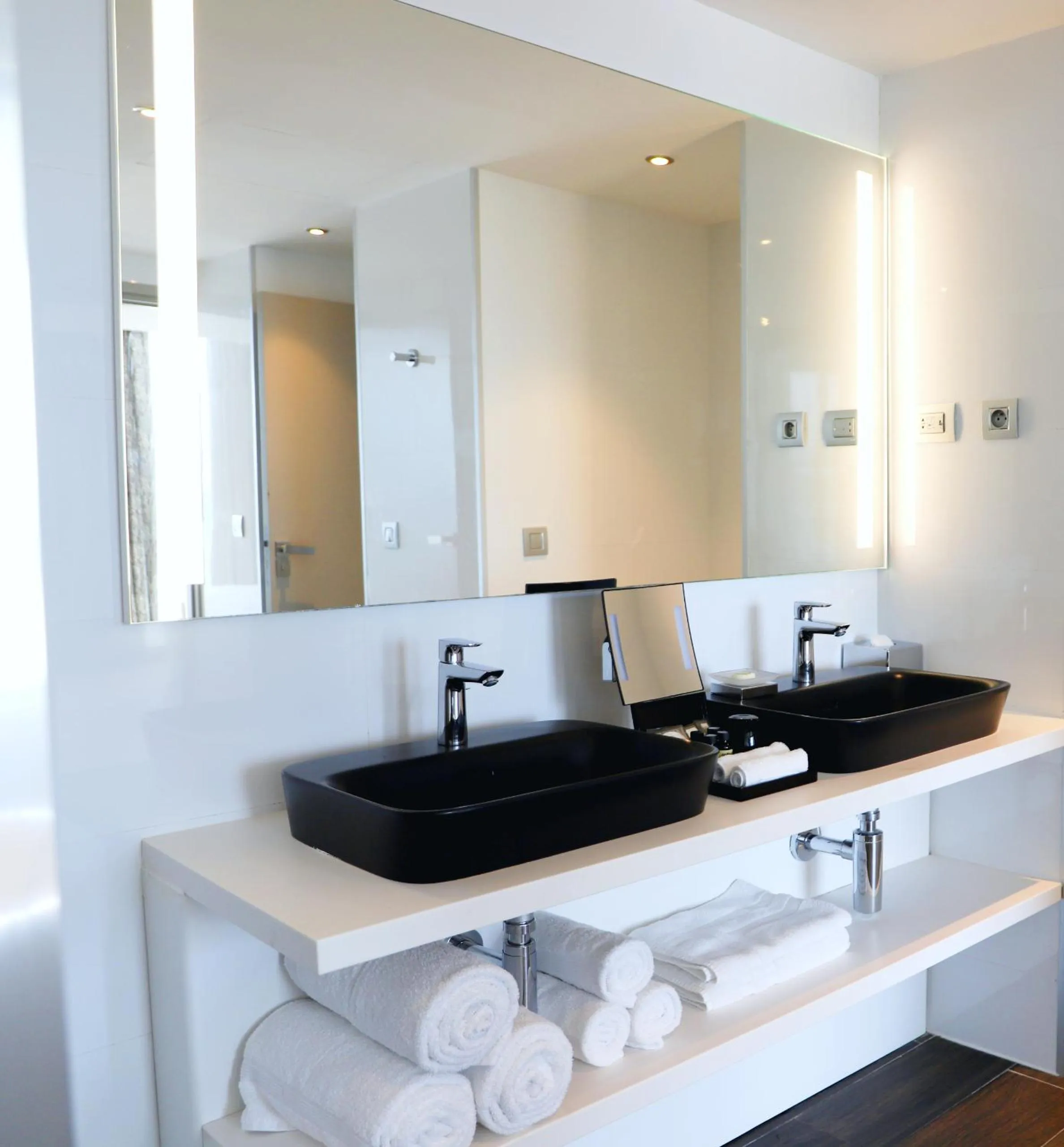 Bathroom in Pullman Abidjan