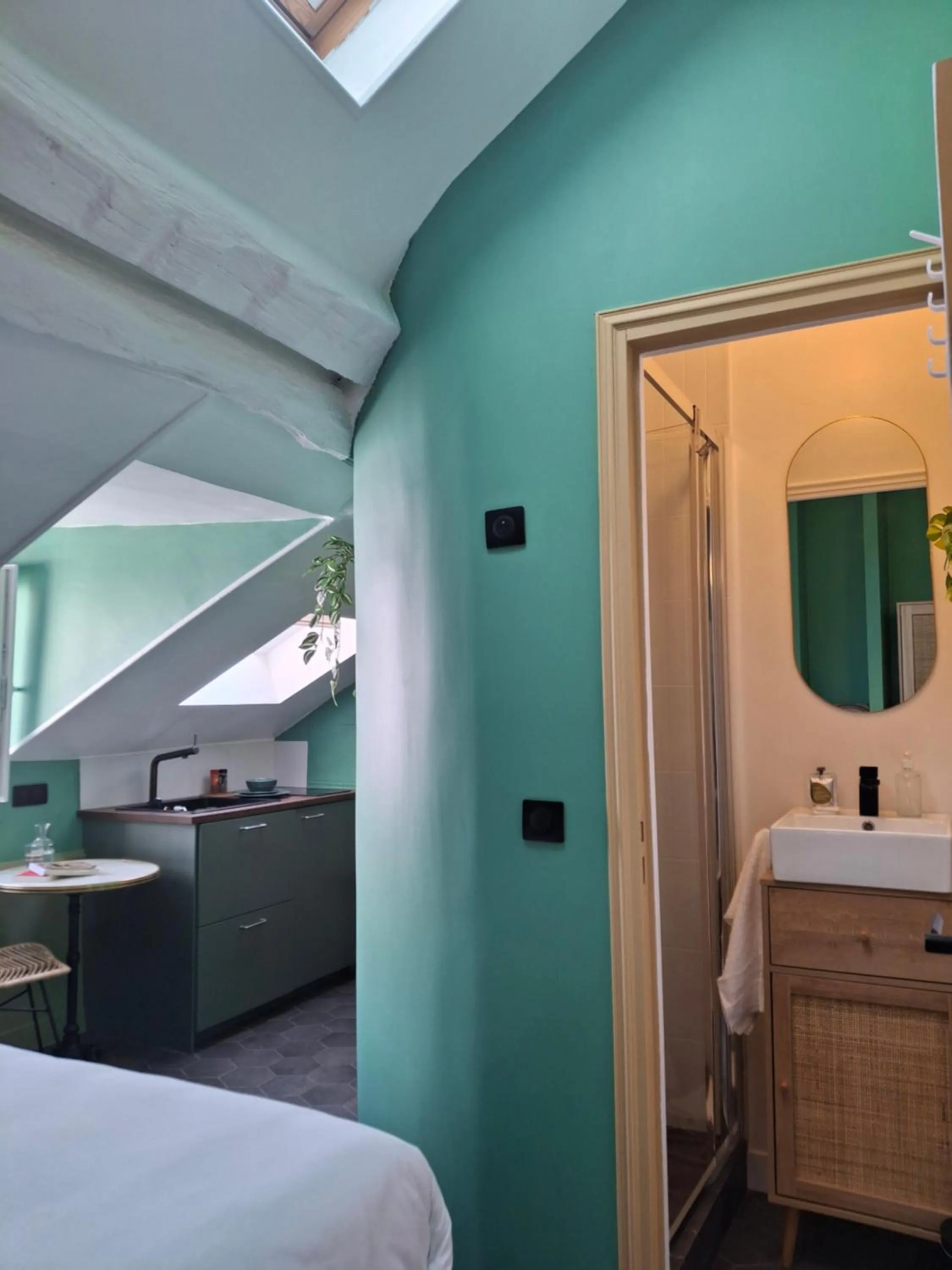 Bed in Le Village Montmartre