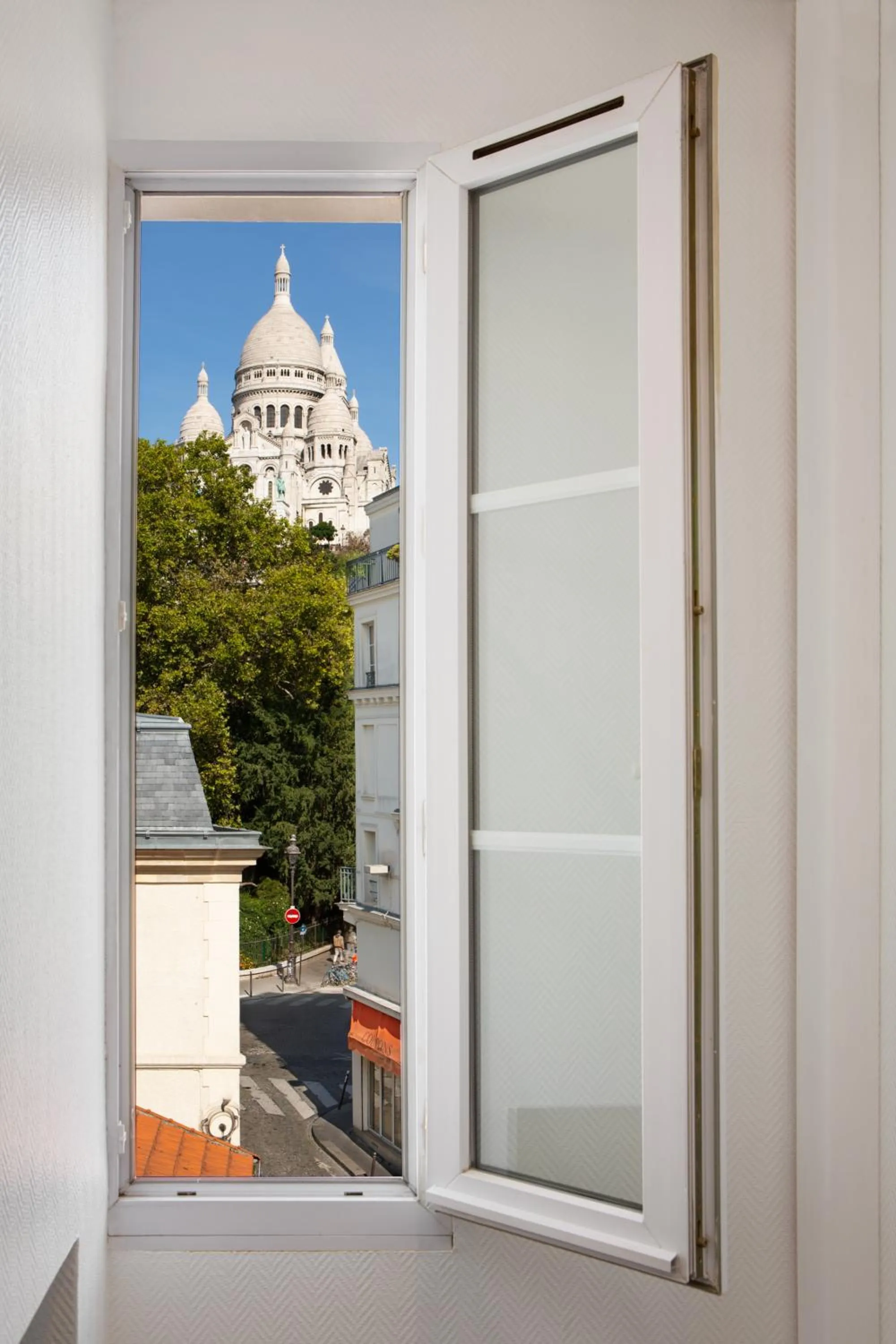 Nearby landmark in Le Village Montmartre
