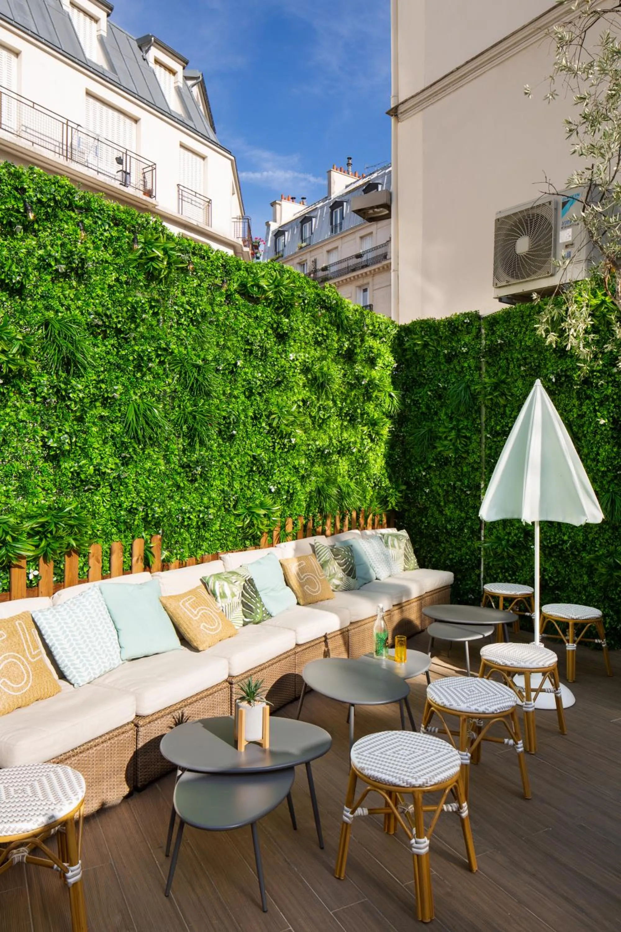 Balcony/Terrace in Le Village Montmartre