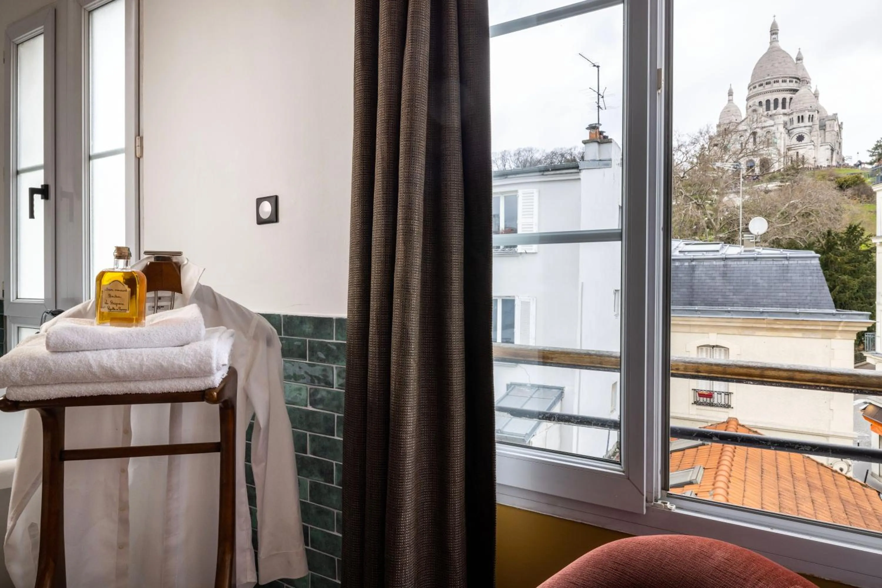 Bedroom, Bed in Le Village Montmartre