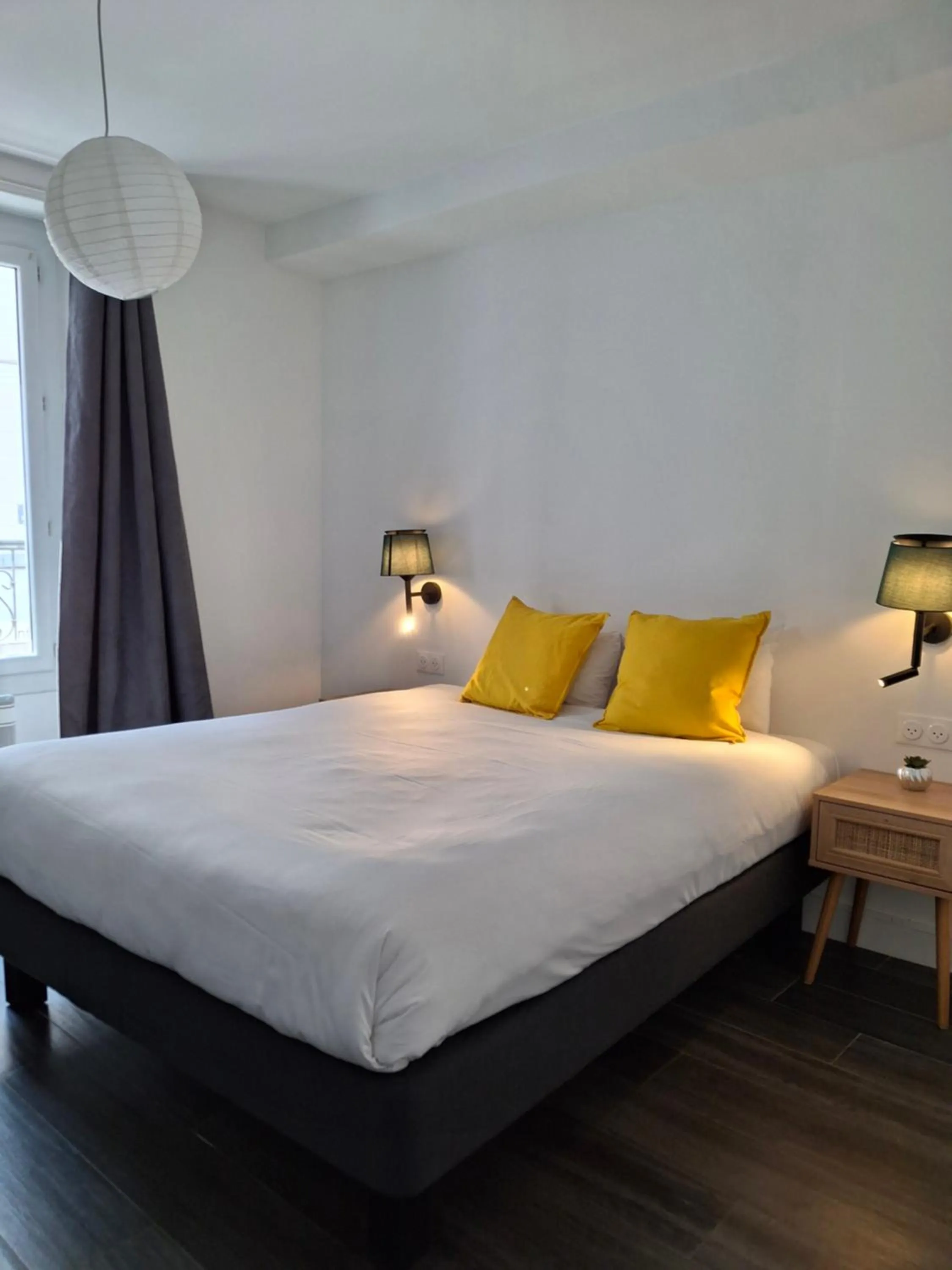 Bed in Le Village Montmartre