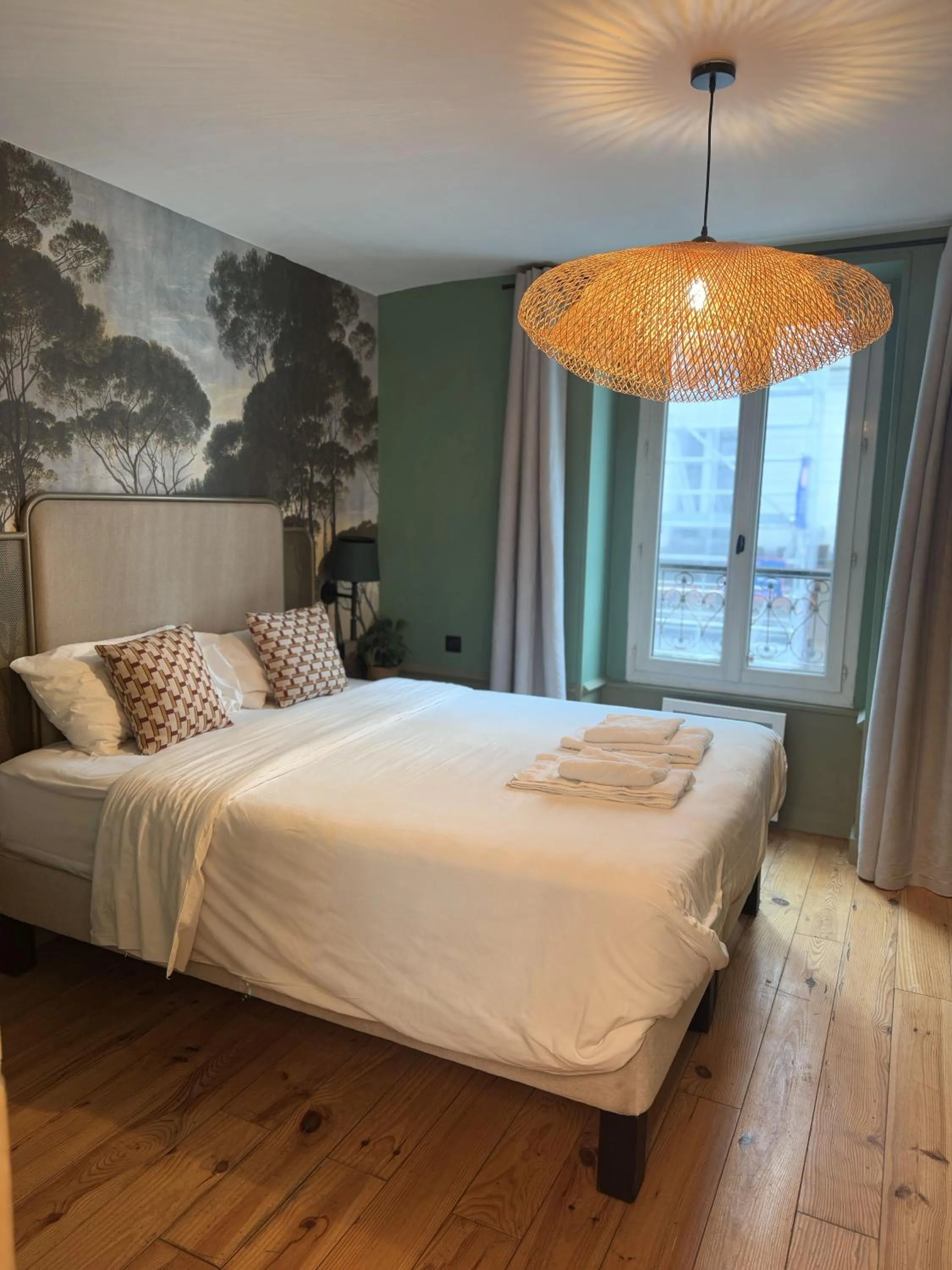 Bed in Le Village Montmartre