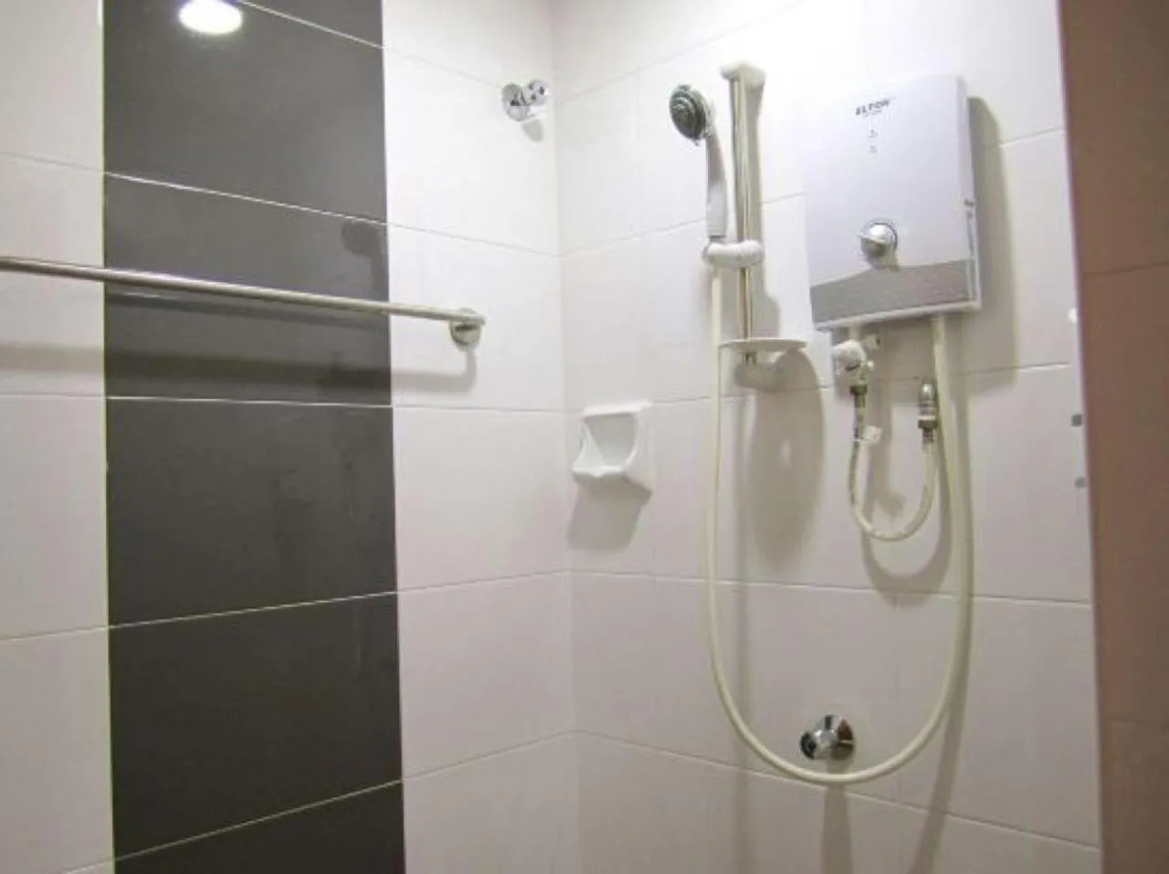 Shower in Sun Inns Kelana Jaya