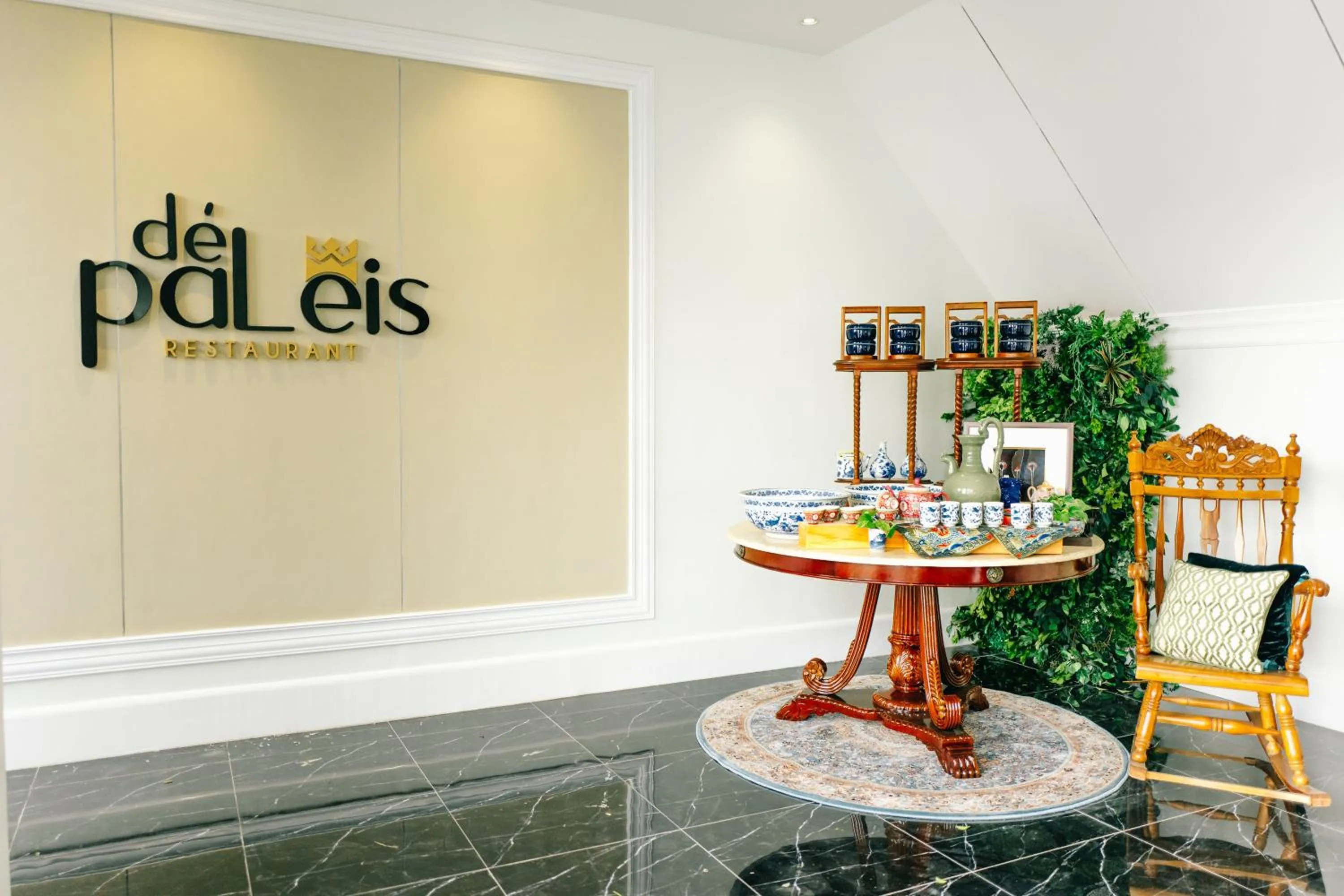 Restaurant/places to eat in MAHALAYA The Legacy Hotel