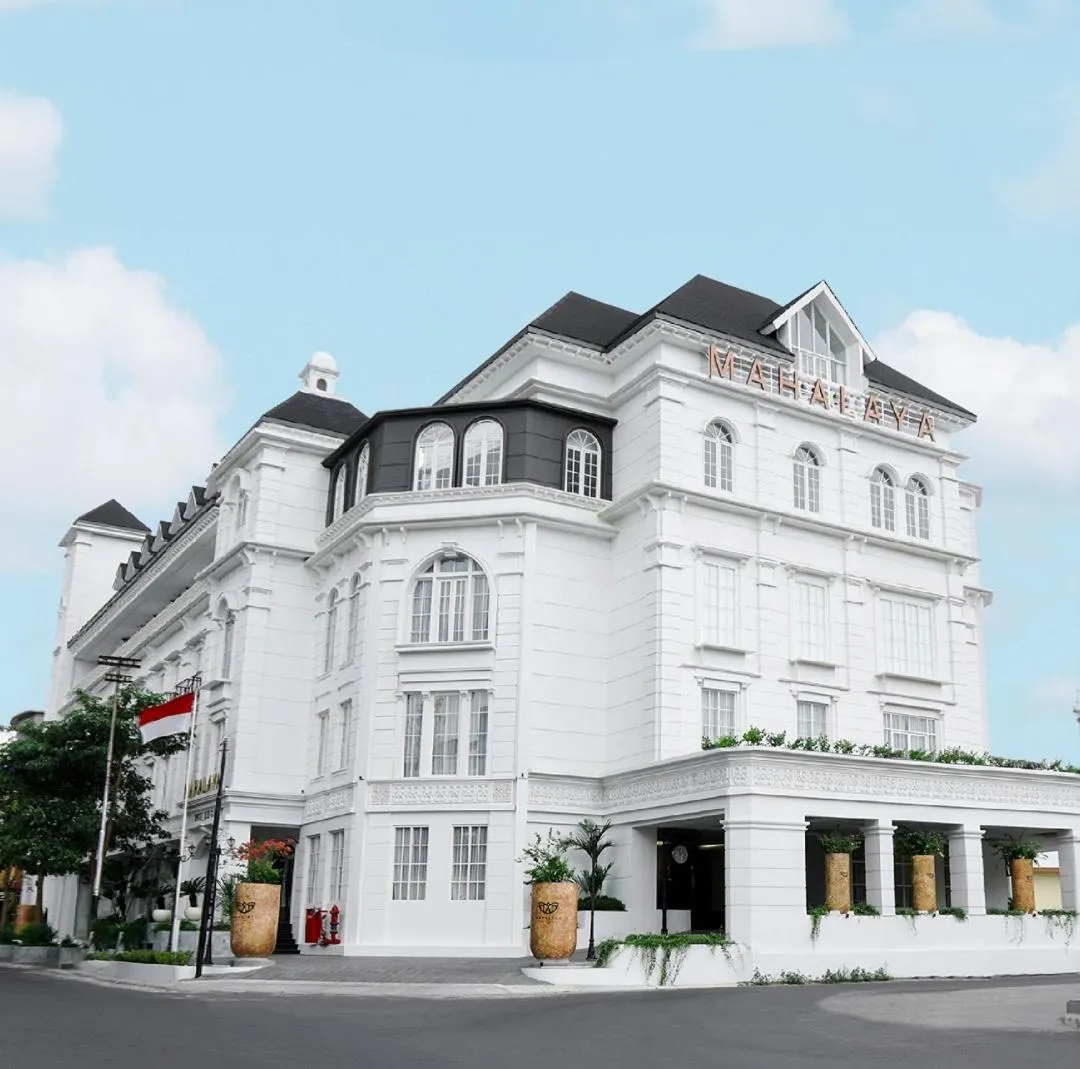 Property building in MAHALAYA The Legacy Hotel